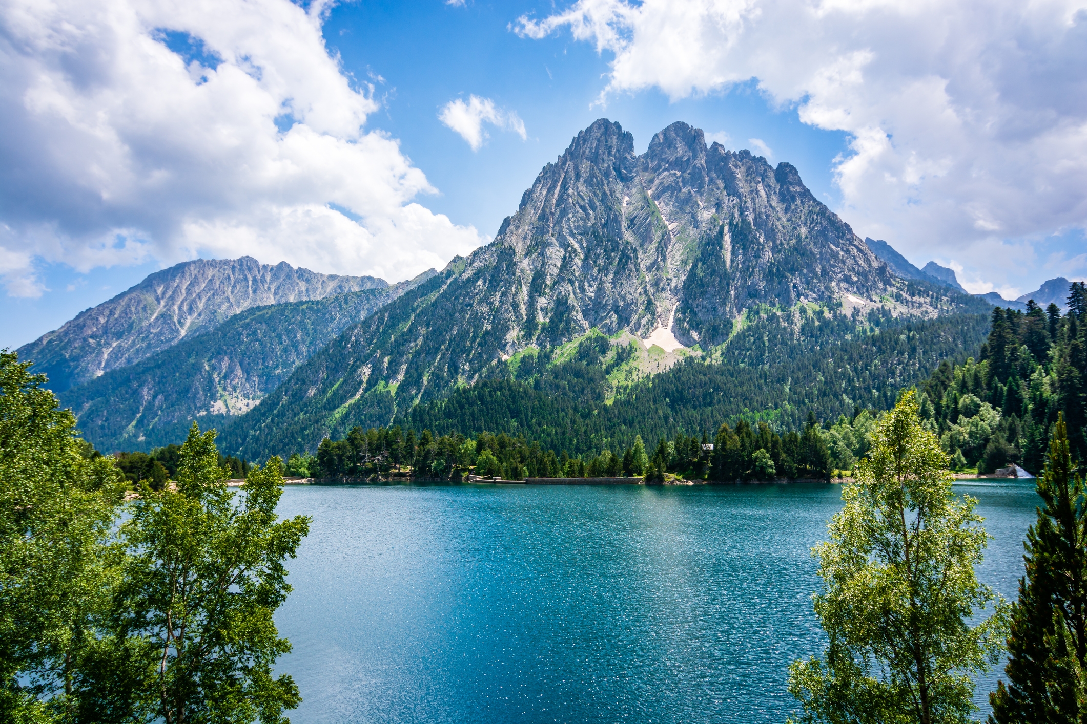 Els Encantats a l'estany de Sant Maurici