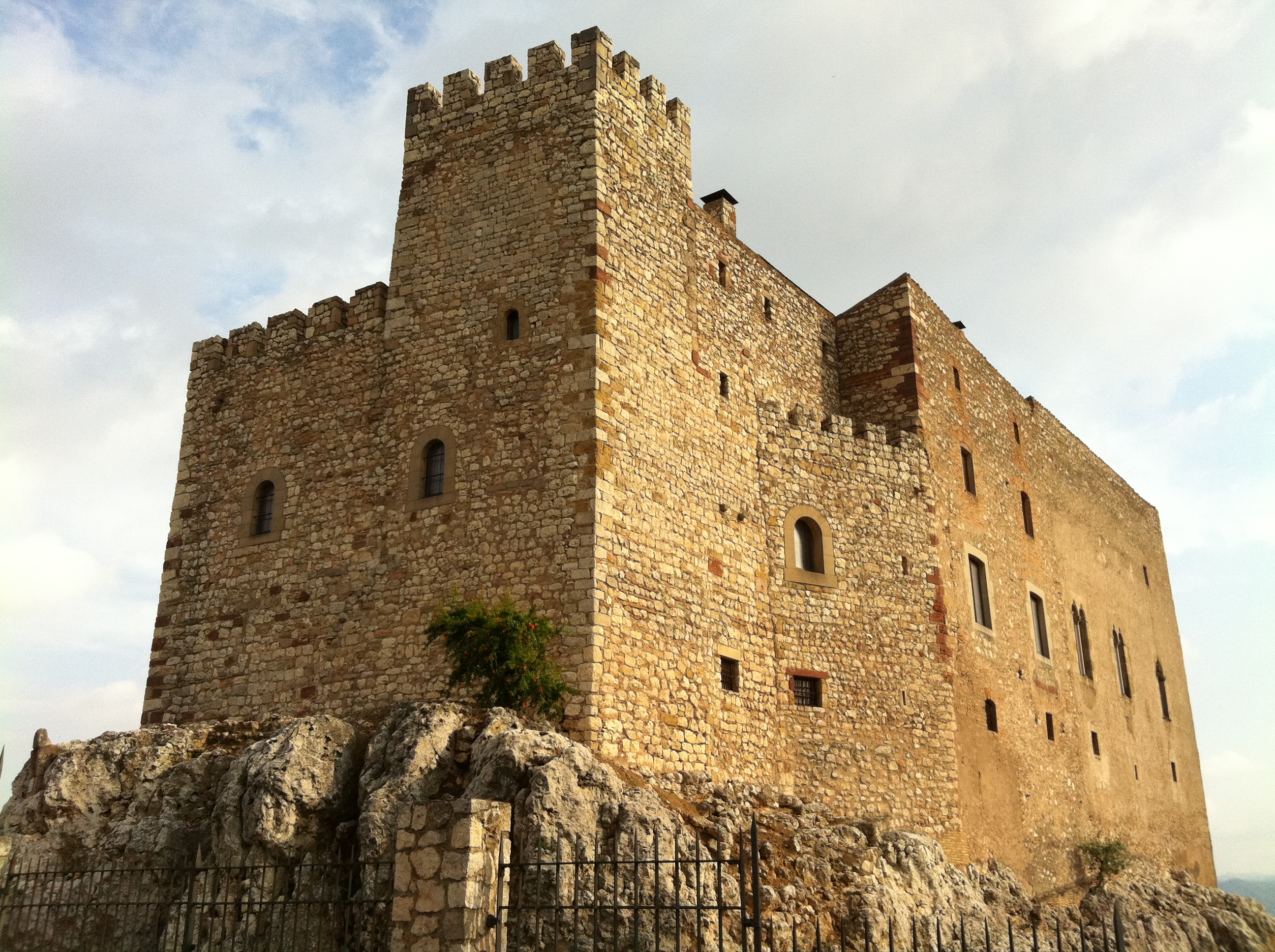 El castell del Papiol, construït al segle XI El castell del Papiol, construït al segle XI