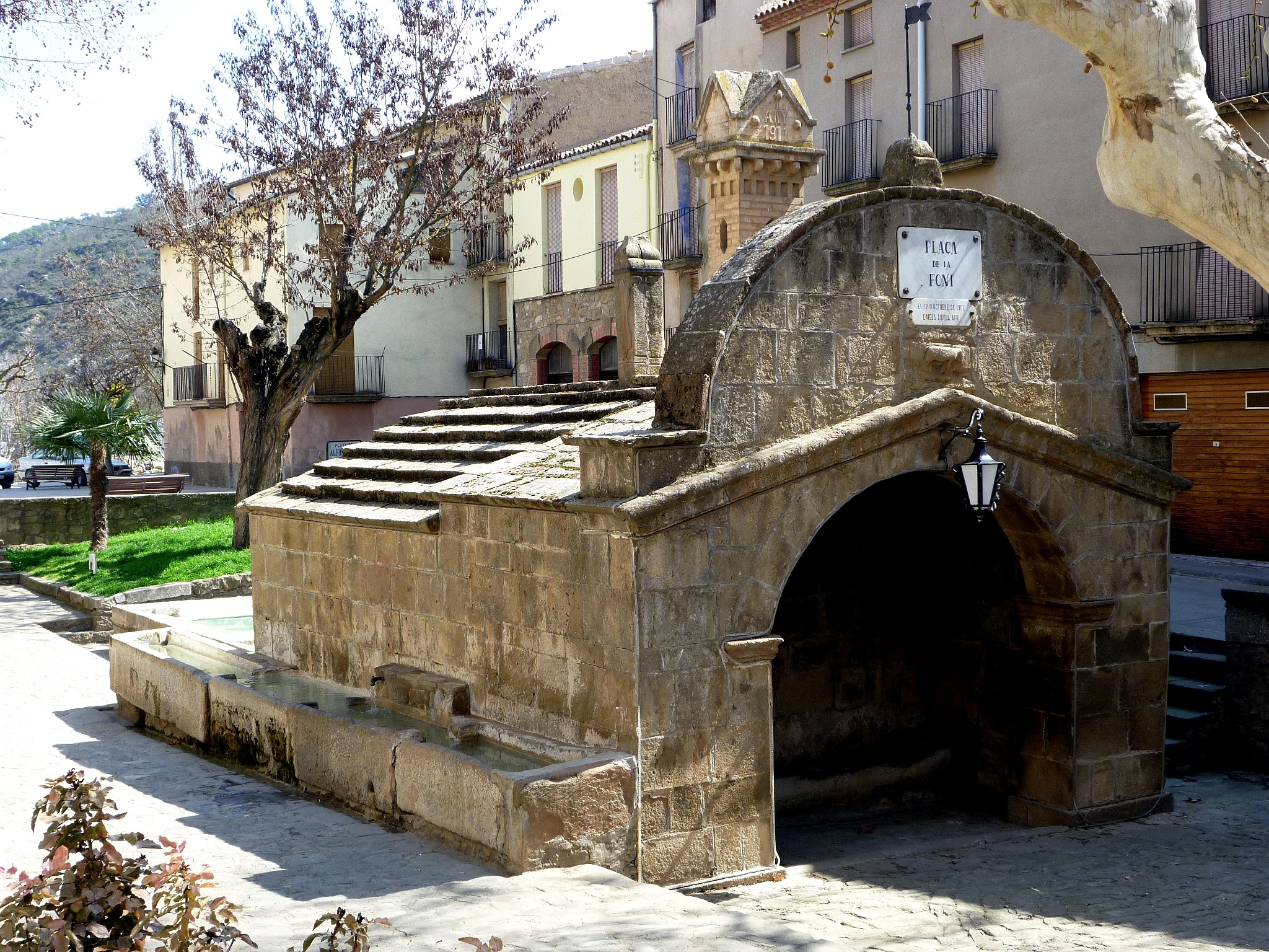 La plaça de la font de Torà