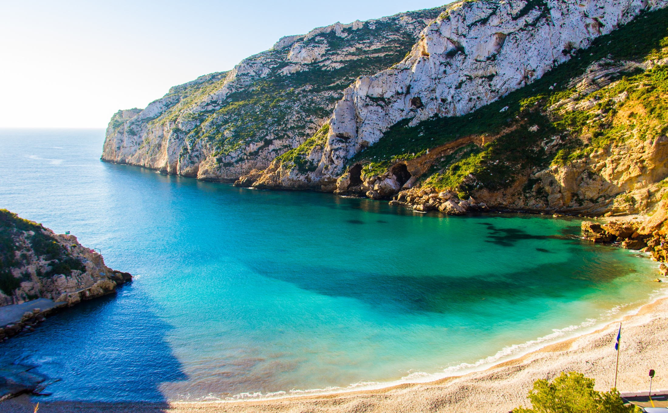 Cala Granadella, una de les platjes més atractives de Xàbia Cala Granadella, una de les platjes més atractives de Xàbia