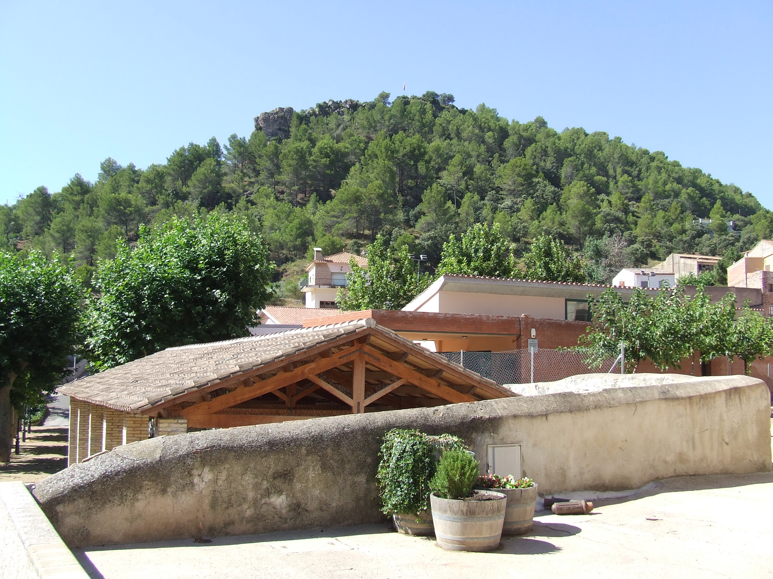 La Miloquera des del centre del poble de Marçà La Miloquera des del centre del poble de Marçà