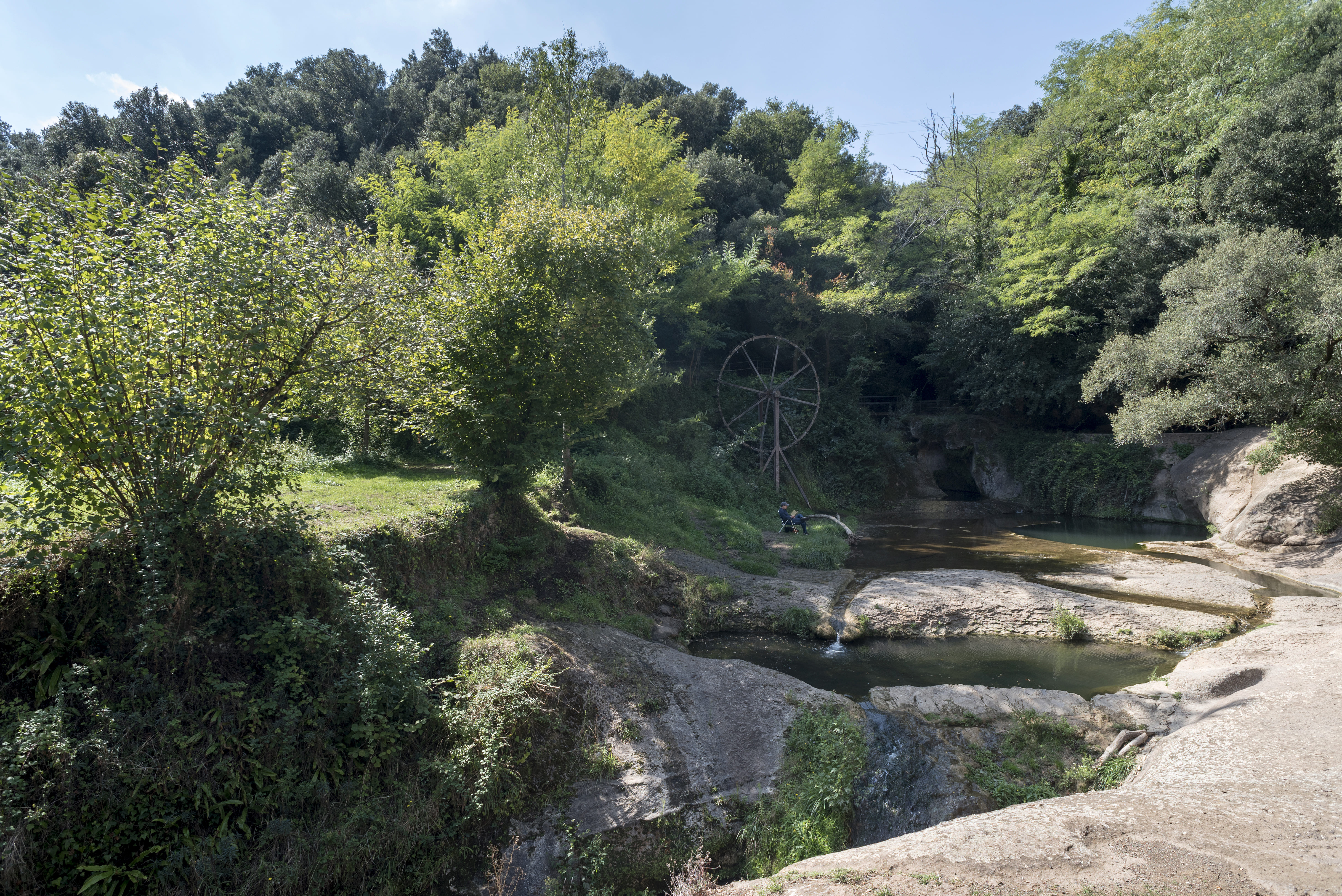 Les gorgues de la riera de Canet són unes cavitats petites i fondes d'origen volcànic Les gorgues de la riera de Canet són unes cavitats petites i fondes d'origen volcànic