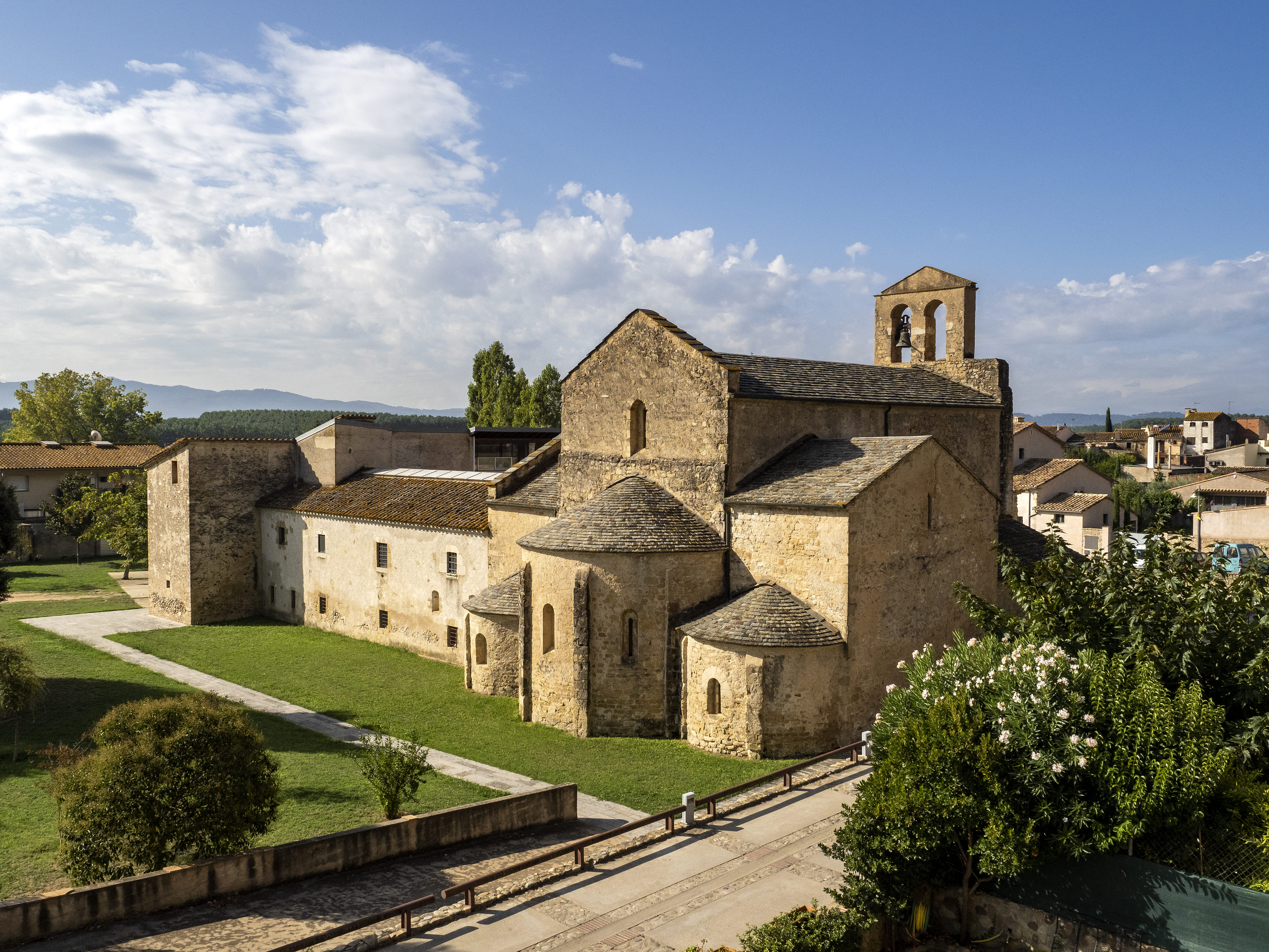 Monestir romànic de Santa Maria de Cervià Monestir romànic de Santa Maria de Cervià