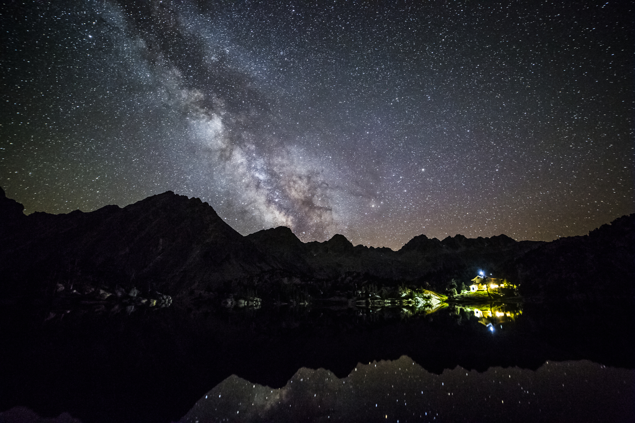 Cel nocturn des del Refugi Josep Maria Blanc, al Parc Nacional d’Aigüestortes i Estany de Sant Maurici Cel nocturn des del Refugi Josep Maria Blanc, al Parc Nacional d’Aigüestortes i Estany de Sant Maurici
