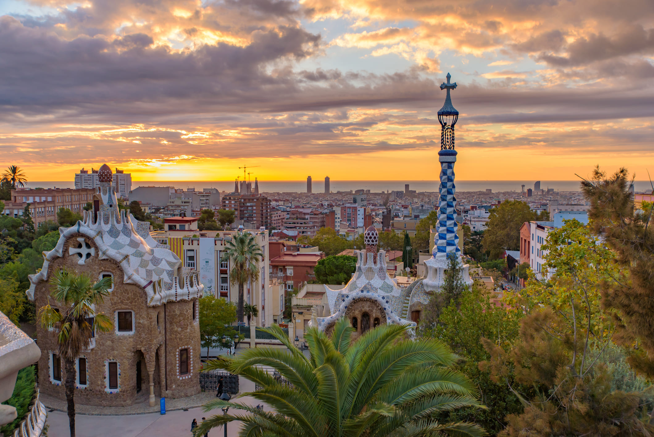 Barcelona enlluernada pel capvespre des del Parc Güell Barcelona enlluernada pel capvespre des del Parc Güell