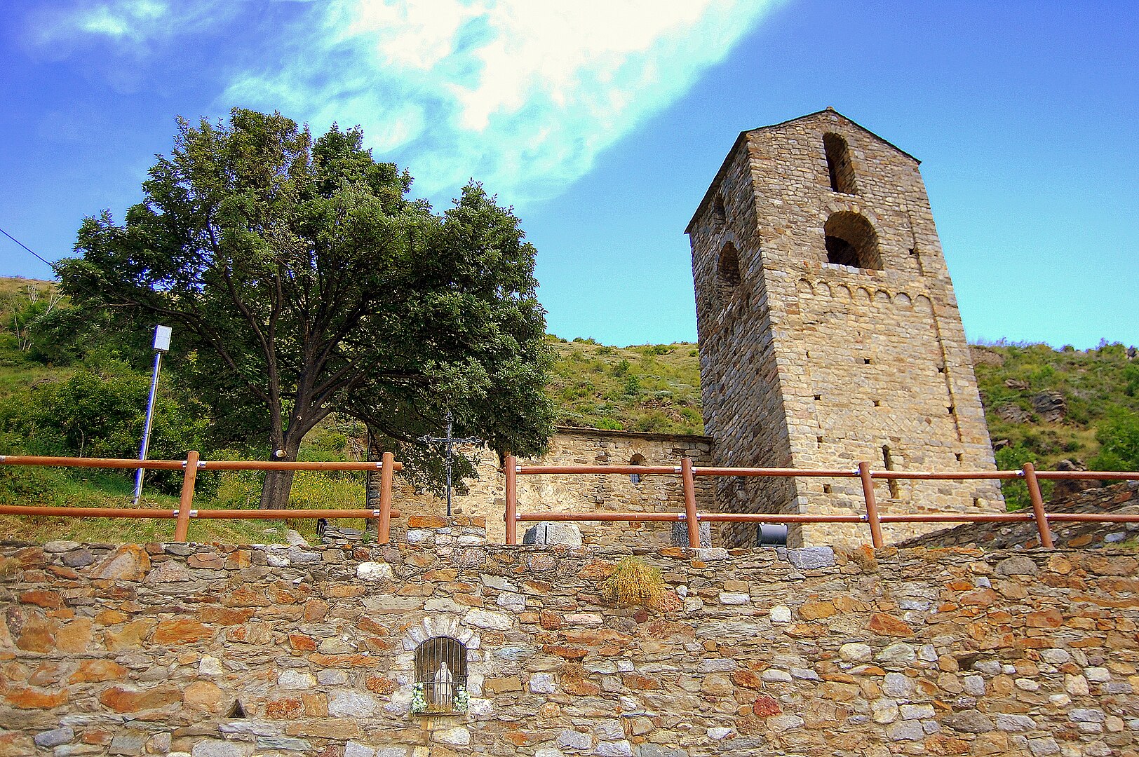 Església de Sant Cristòfol de Toses Església de Sant Cristòfol de Toses