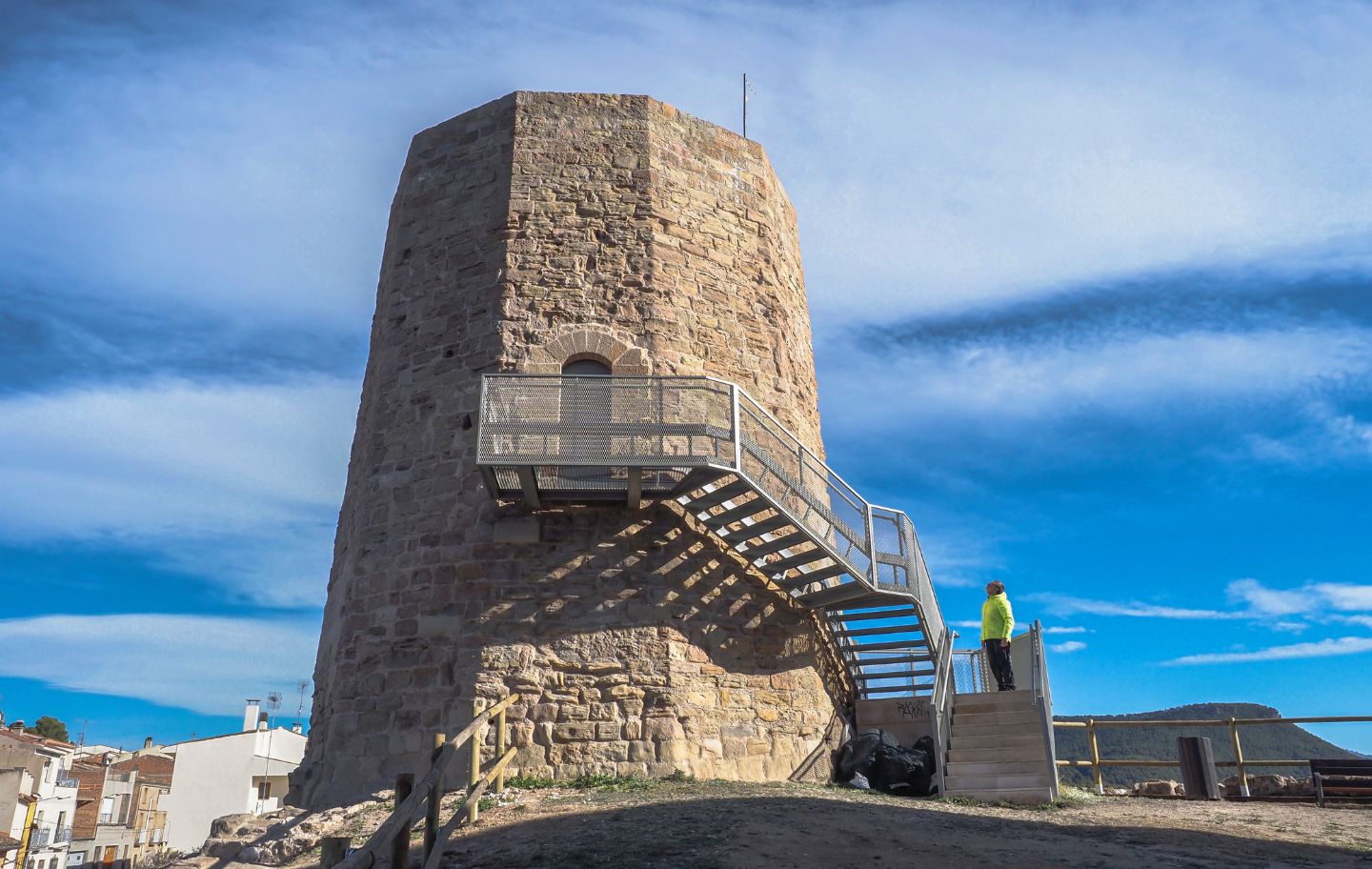 La gran torre poligonal del castell d’Òdena, un dels pocs elements que es conserven La gran torre poligonal del castell d’Òdena, un dels pocs elements que es conserven