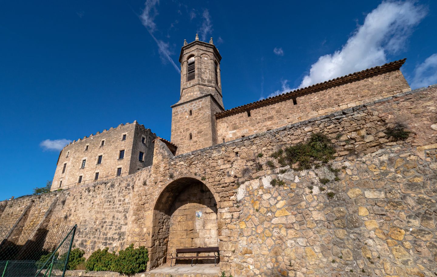 Església de Sant Joan Baptista i castell de la Torre de Claramunt Església de Sant Joan Baptista i castell de la Torre de Claramunt