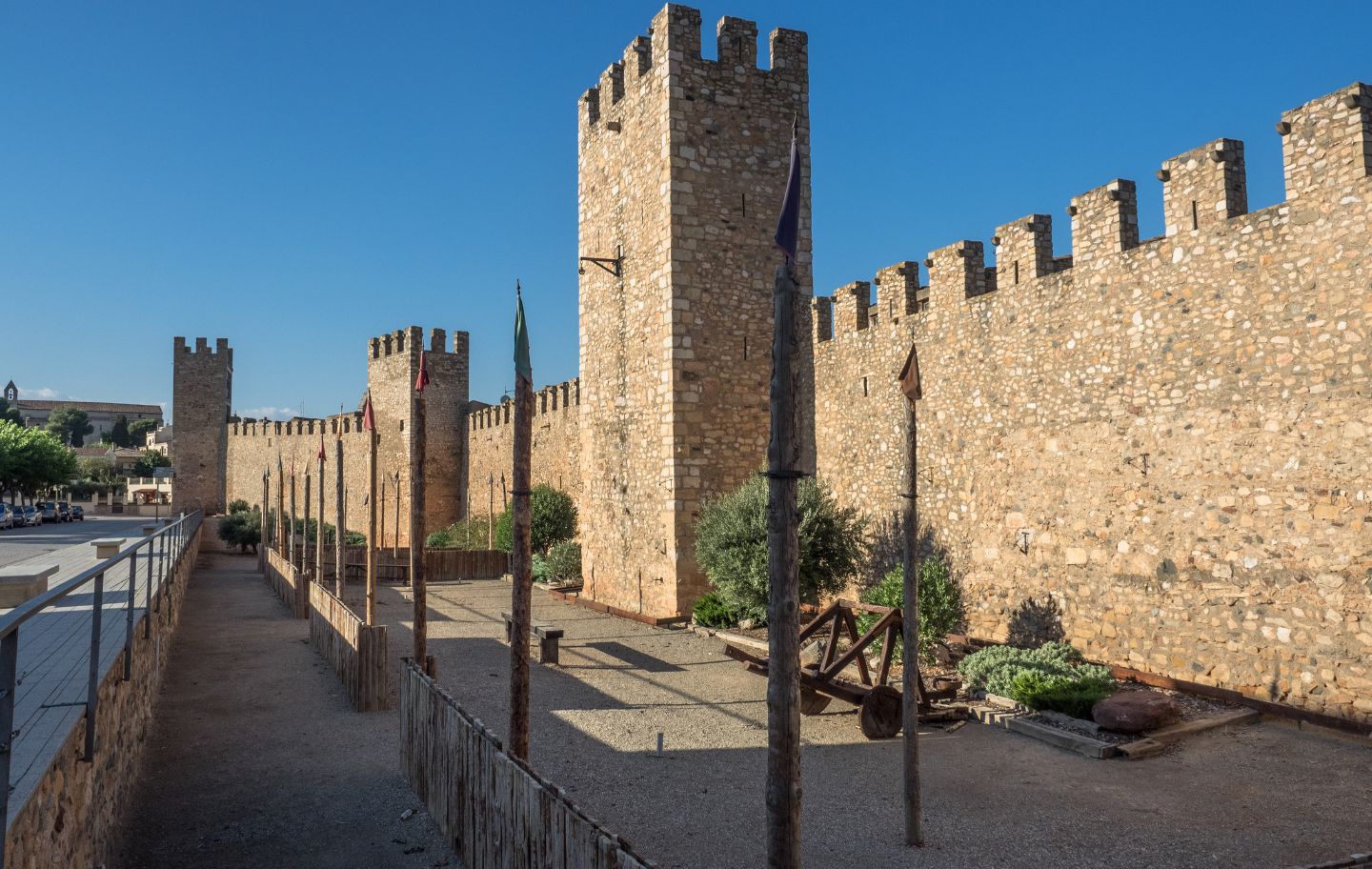 Passejant a la vora de la muralla