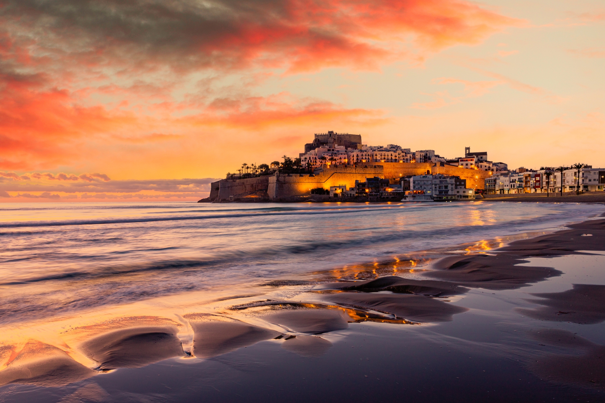 El castell de Peníscola des de la platja