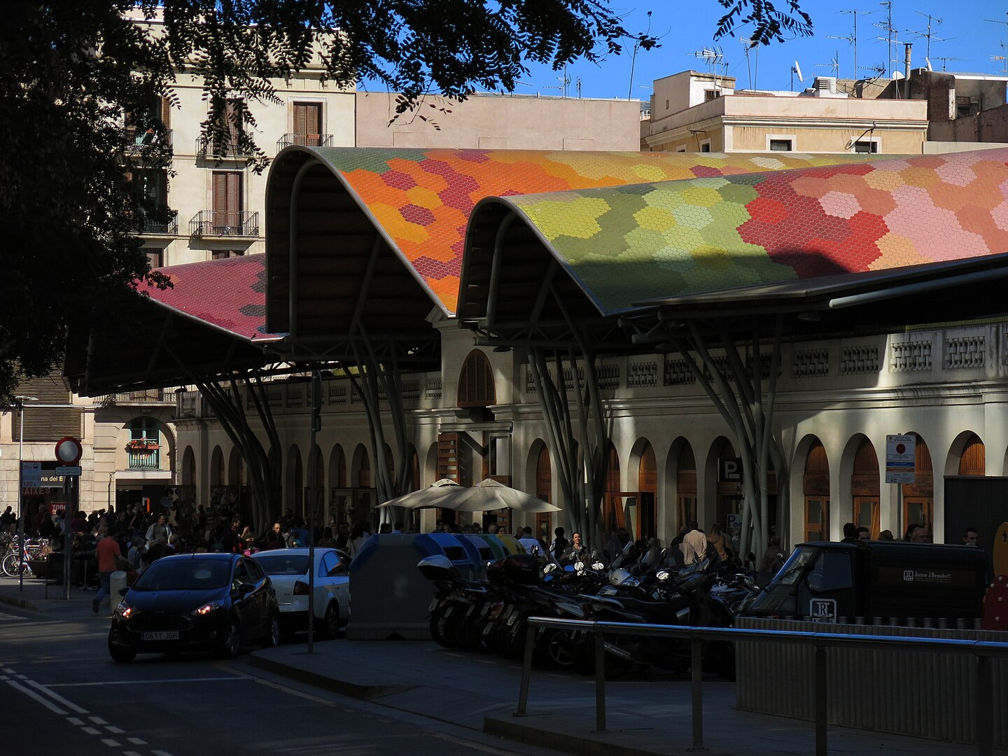 El Mercat de Santa Caterina destaca pel seu sostre El Mercat de Santa Caterina destaca pel seu sostre