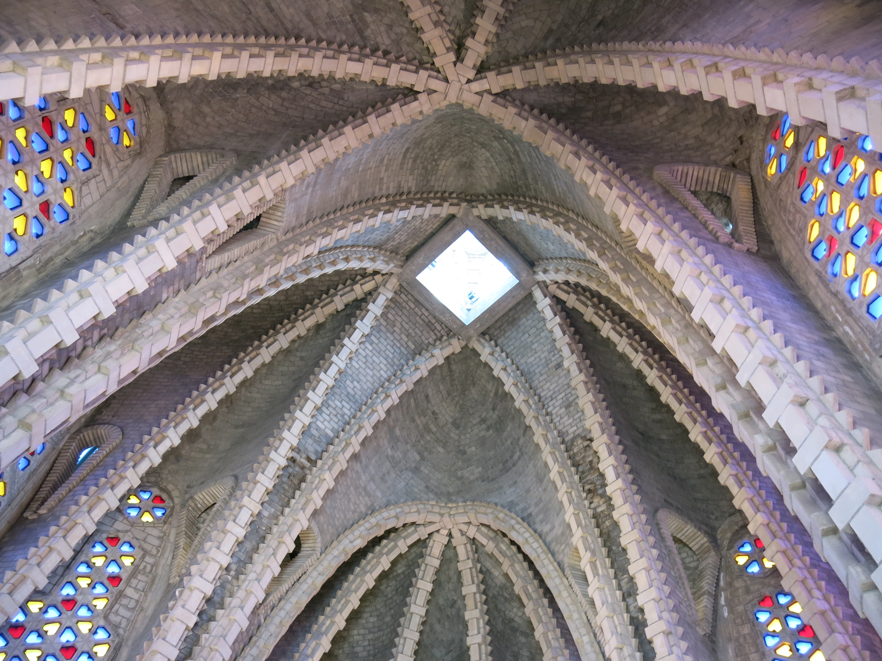 Interior de la cúpula del santuari de la Mare de Déu de Montserrat Interior de la cúpula del santuari de la Mare de Déu de Montserrat