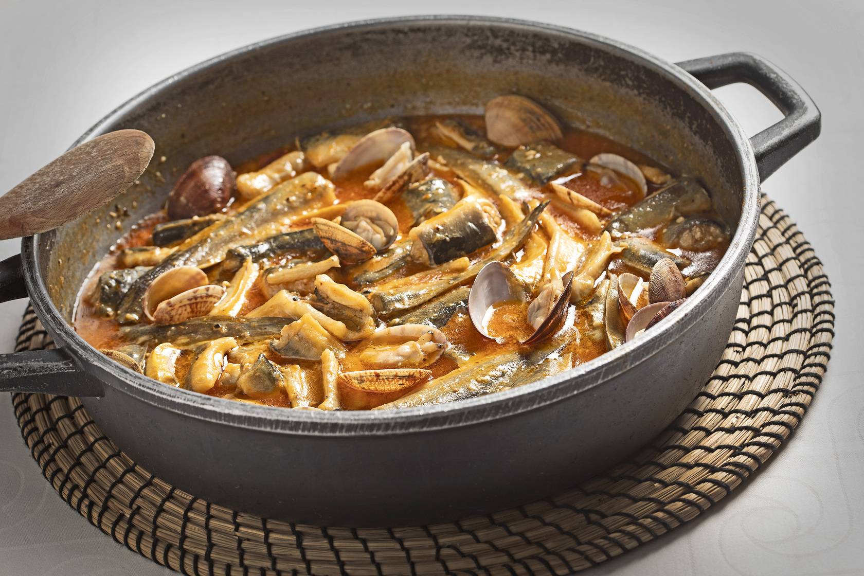 Tradicional plat d'anguila amb suc