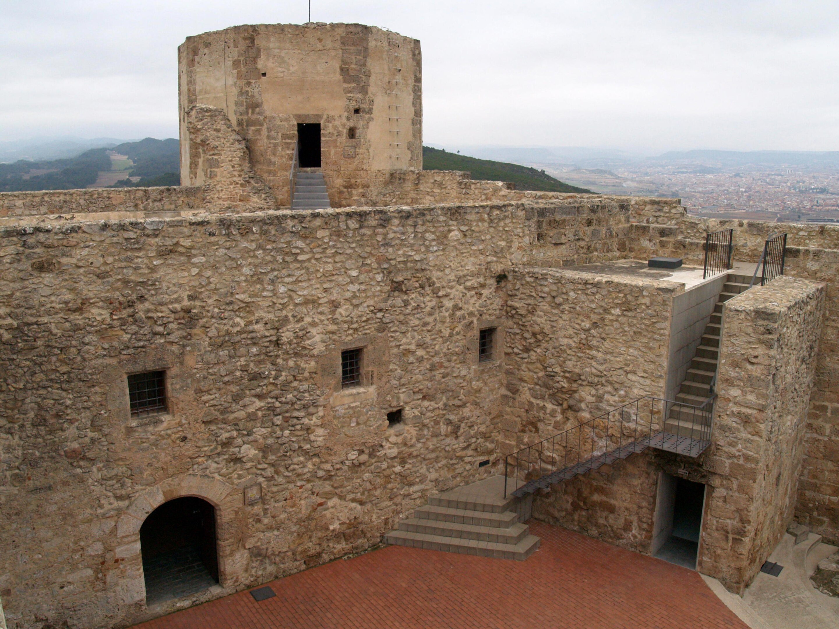 Interior del castell de Claramunt Interior del castell de Claramunt