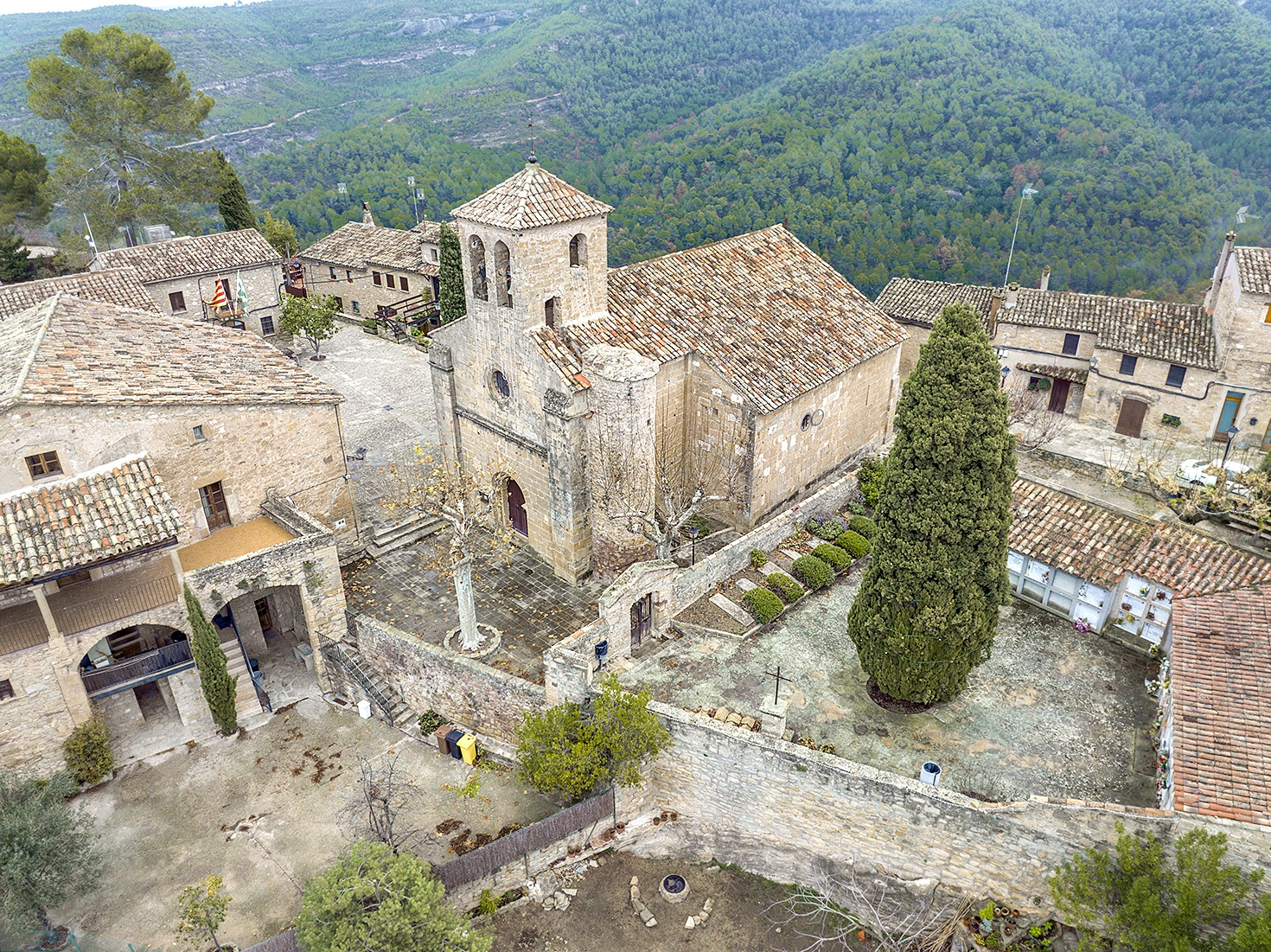 El petit poble de Talamanca està situat dalt d’un turó des d’on es pot observar una impressionant vista de la comarca.