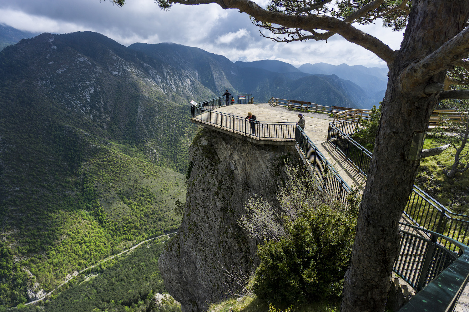 Al mirador de Gresolet s'hi va per una pista ben arranjada que surt de Saldes