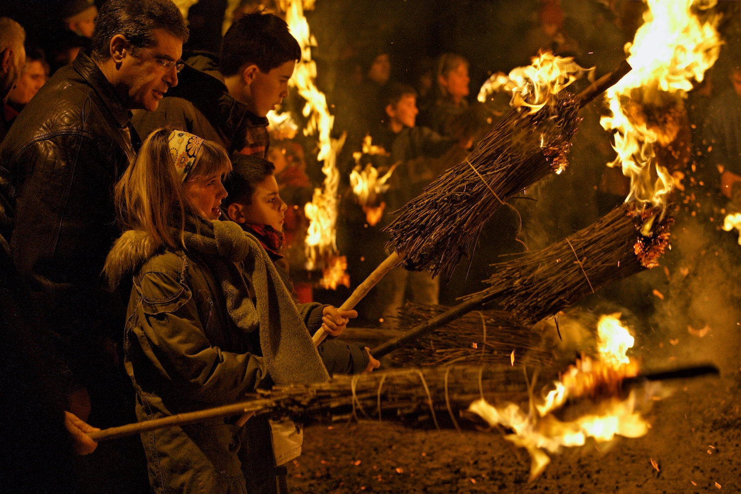 A les poblacions de Bagà i de Sant Julià de Cerdanyola, la festa de la Fia-faia arrenca amb una foguera a la muntanya del Siti, encesa la vigília de Nadal al punt on es pon el sol
