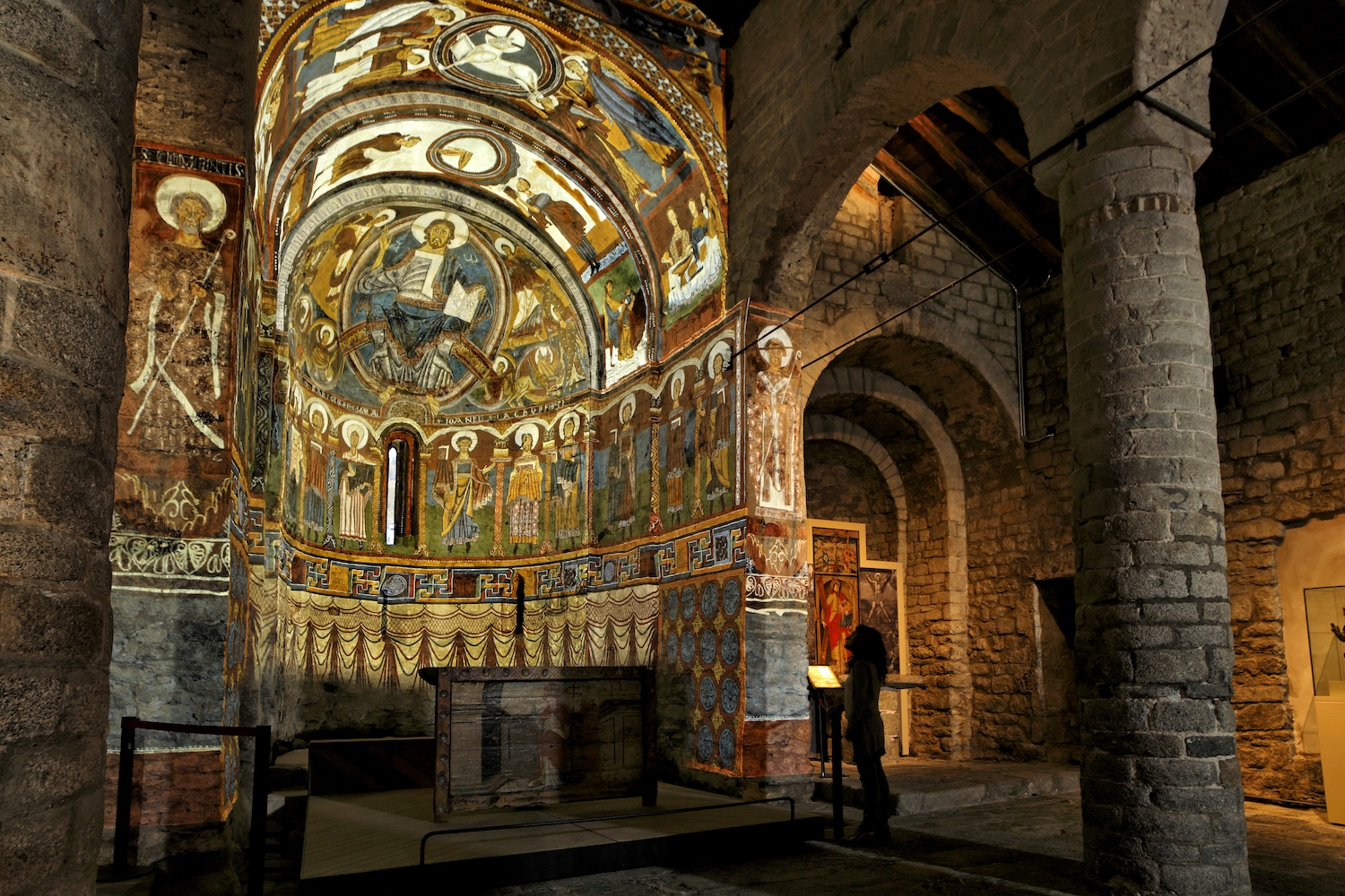 El ‘mapping’ que es projecta a l’església de Sant Climent de Taüll proposa una reconstrucció virtual de gran qualitat de les pintures romàniques del mestre de Taüll