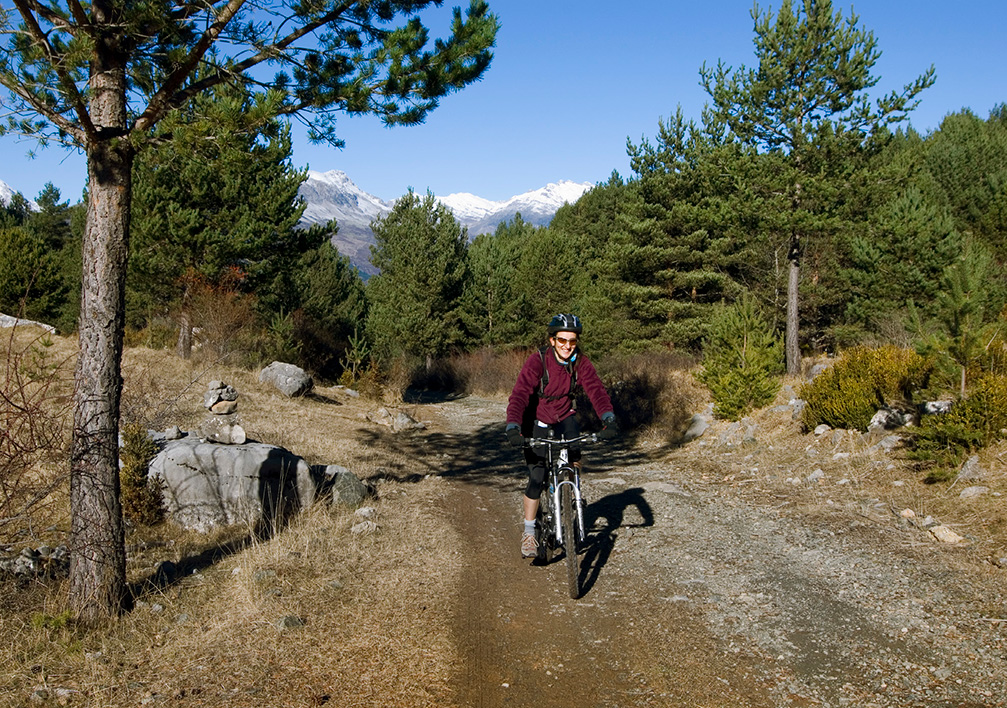 En bicicleta per Sant Martí de Veri. En bicicleta per Sant Martí de Veri.