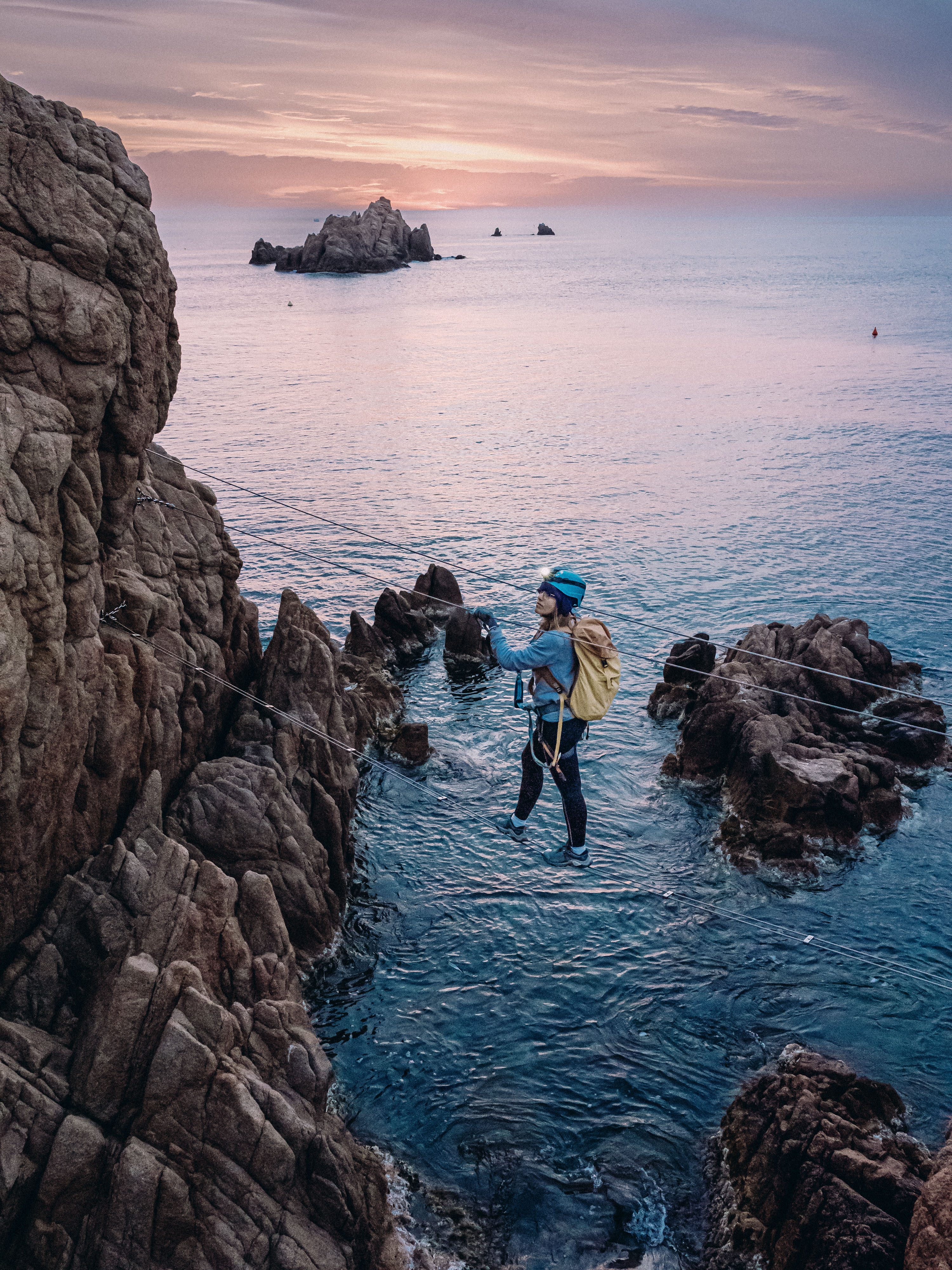 La via ferrada de la cala del Molí, a Sant Feliu de Guíxols, és l’única del món construïda sobre el mar