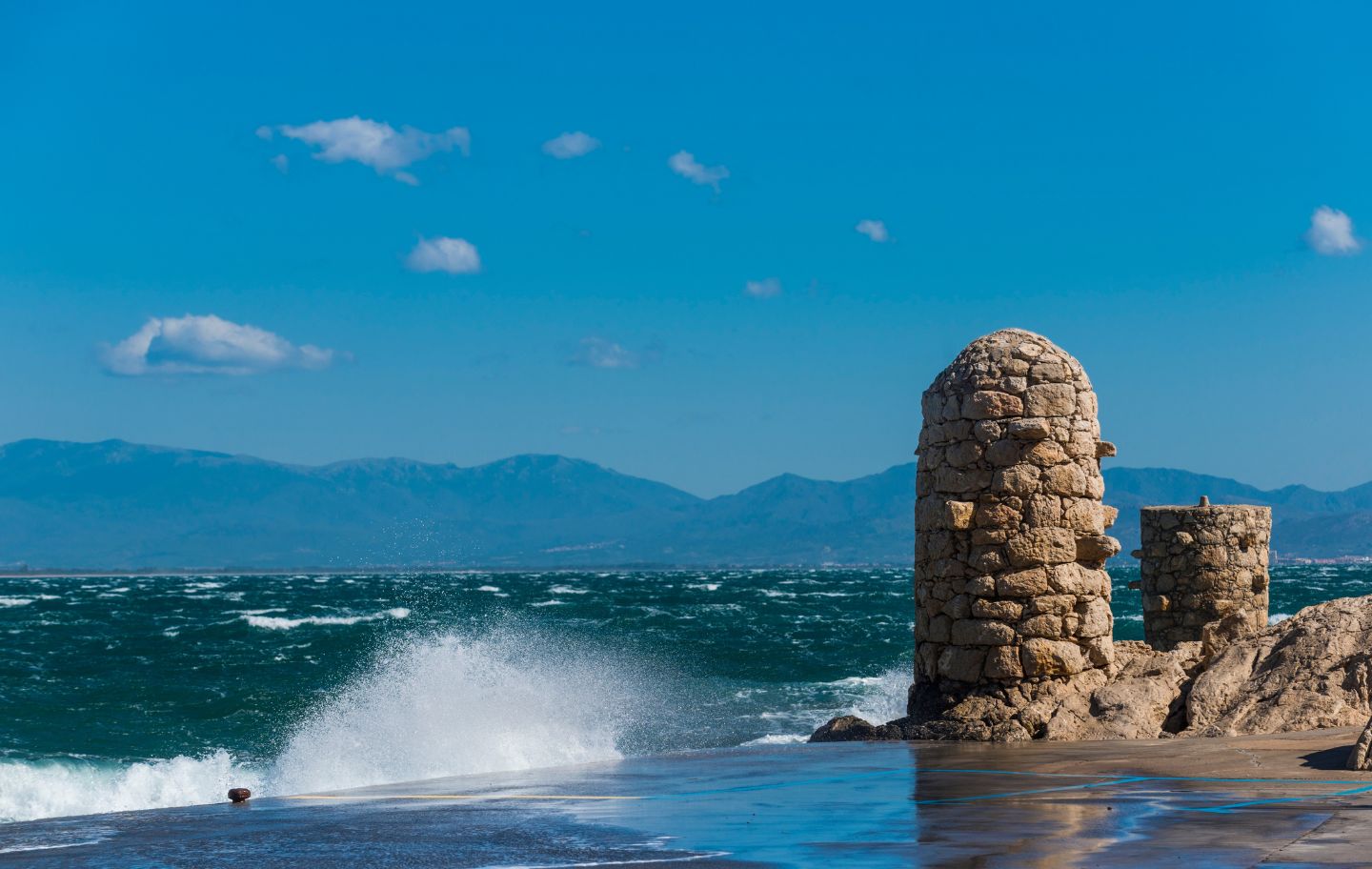 La platja  de les Barques, que abans era el port natural de l’Escala