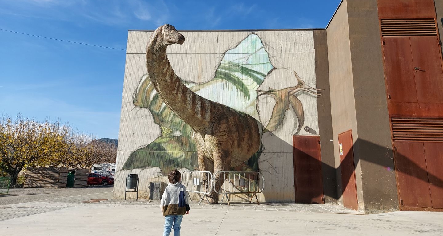 Una titanosaure dona la benvinguda al Dinosfera Una titanosaure dona la benvinguda al Dinosfera