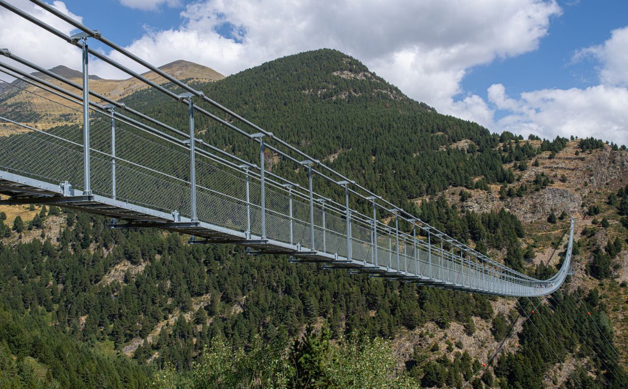 A Canillo es troba el segon pont tibetà més llarg del món, amb 603 metres A Canillo es troba el segon pont tibetà més llarg del món, amb 603 metres