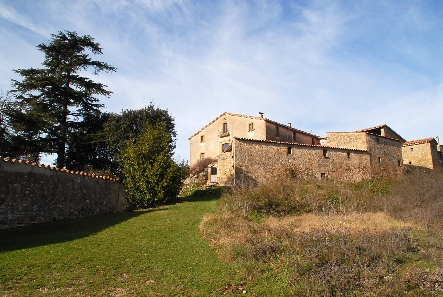 Can Barnils, casa rural a la capçalera del torrent de l'Espluga