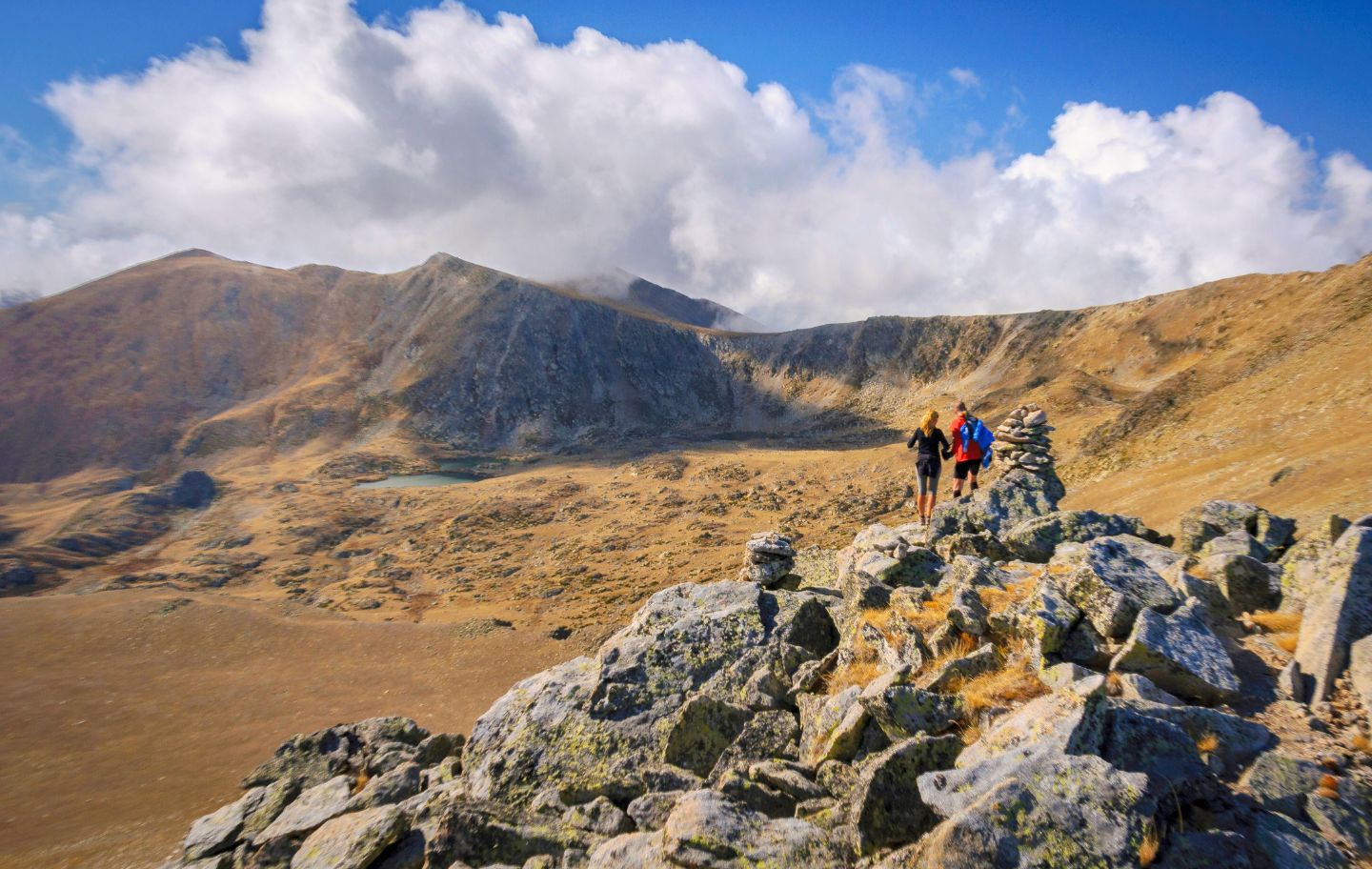 Al circ dels Engorgs, a la capçalera de la vall Tova, hi ha un conjunt d’estanys d’origen glacial, emissaris del riu Duran. És un dels punts de pas de la Ruta dels Estanys Amagats.