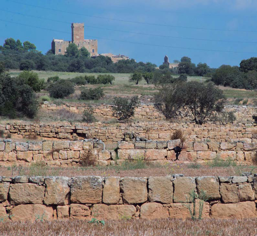 D'estil romànic i gòtic, el castell de les Sitges es troba al municipi de Torrefeta i Florejacs.