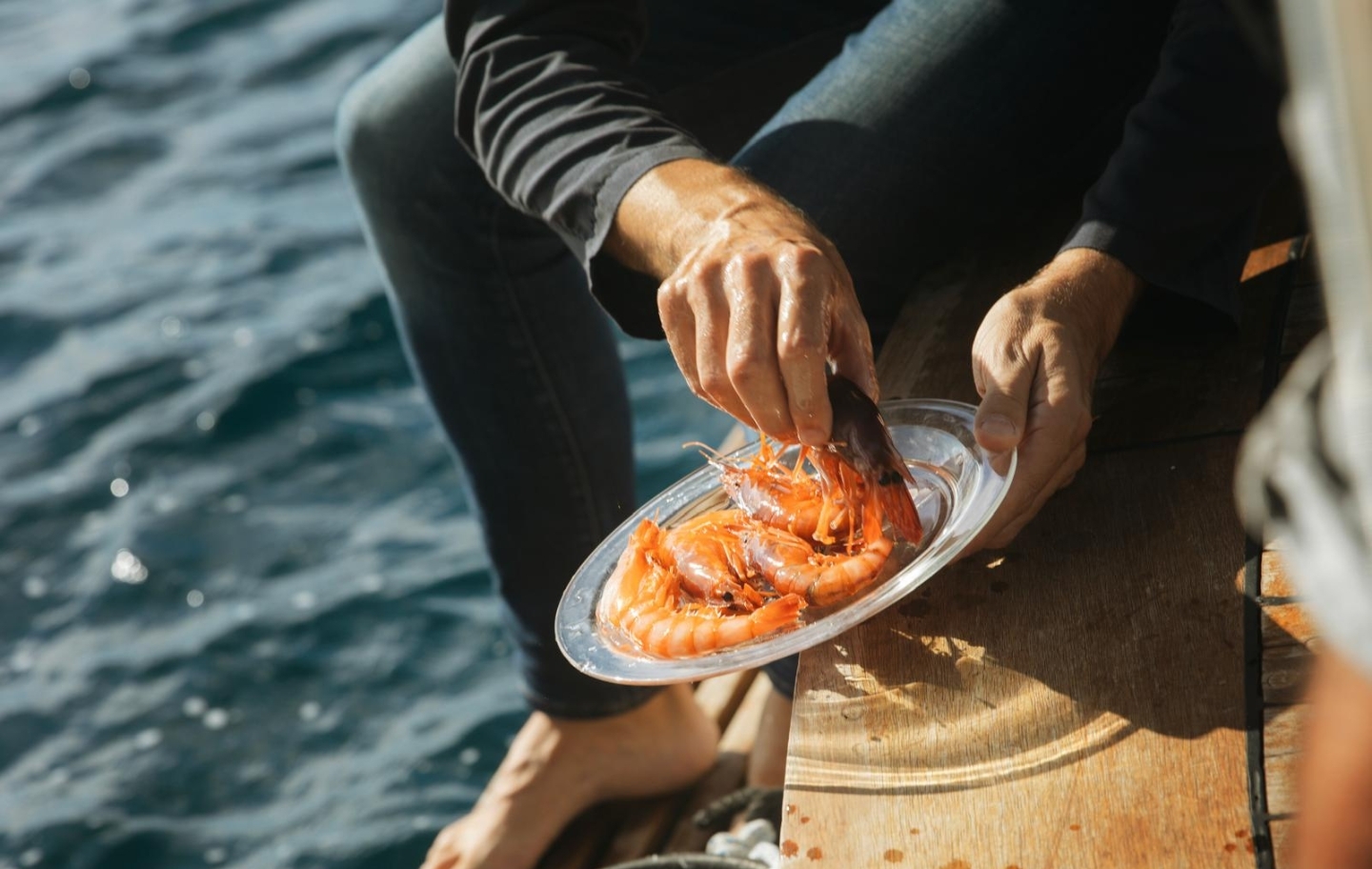 Tast de gambes a bord d’un vaixell a Palamós, a la Costa Brava Tast de gambes a bord d’un vaixell a Palamós, a la Costa Brava