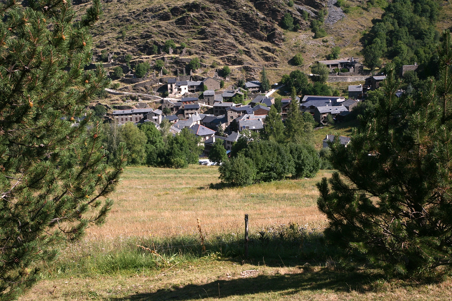 El poble de Vallcebollera esà situat a 1.500 m d’altitud.