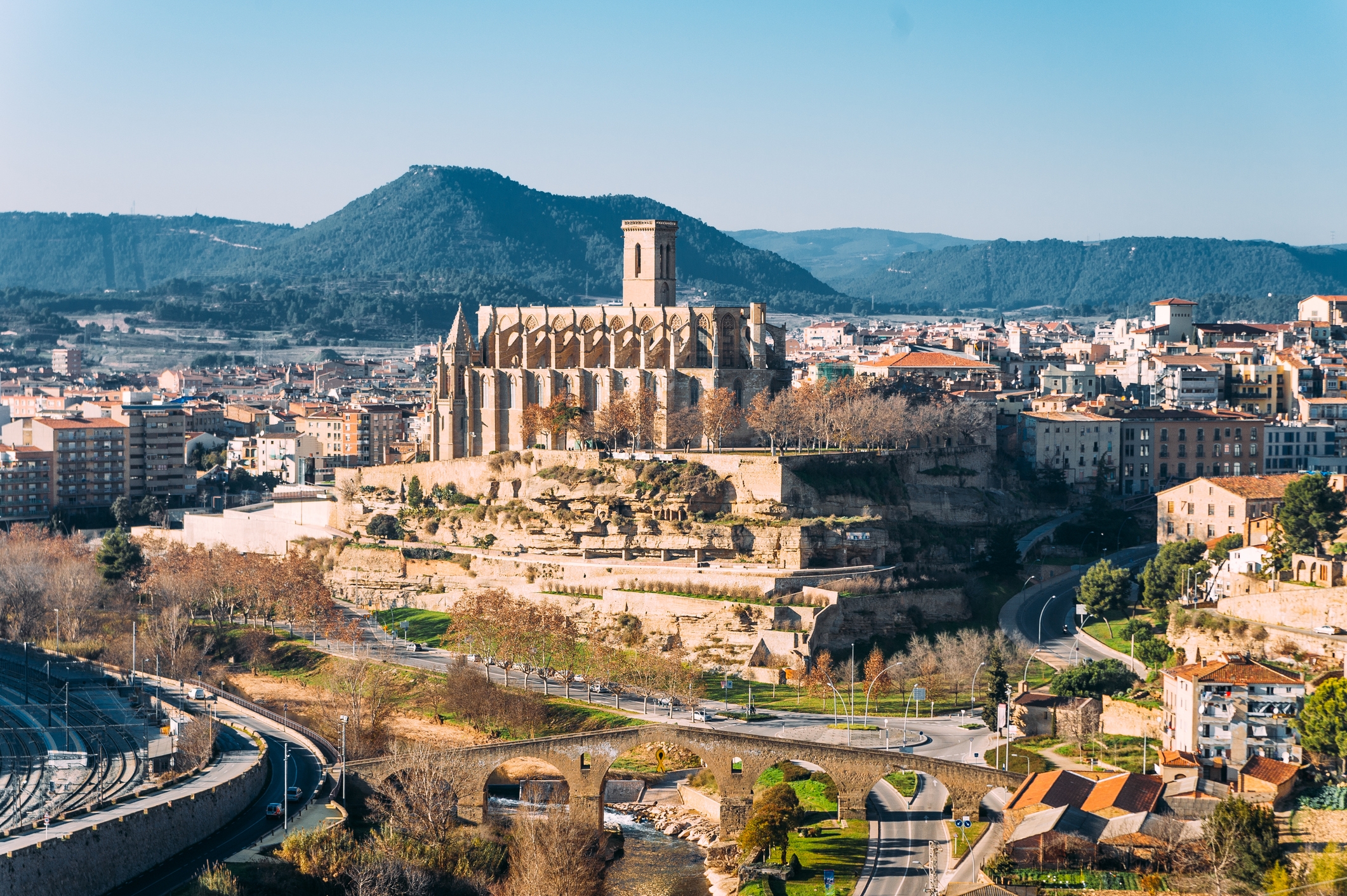 La basílica de Santa Maria de la Seu de Manresa presideix la ciutat La basílica de Santa Maria de la Seu de Manresa presideix la ciutat