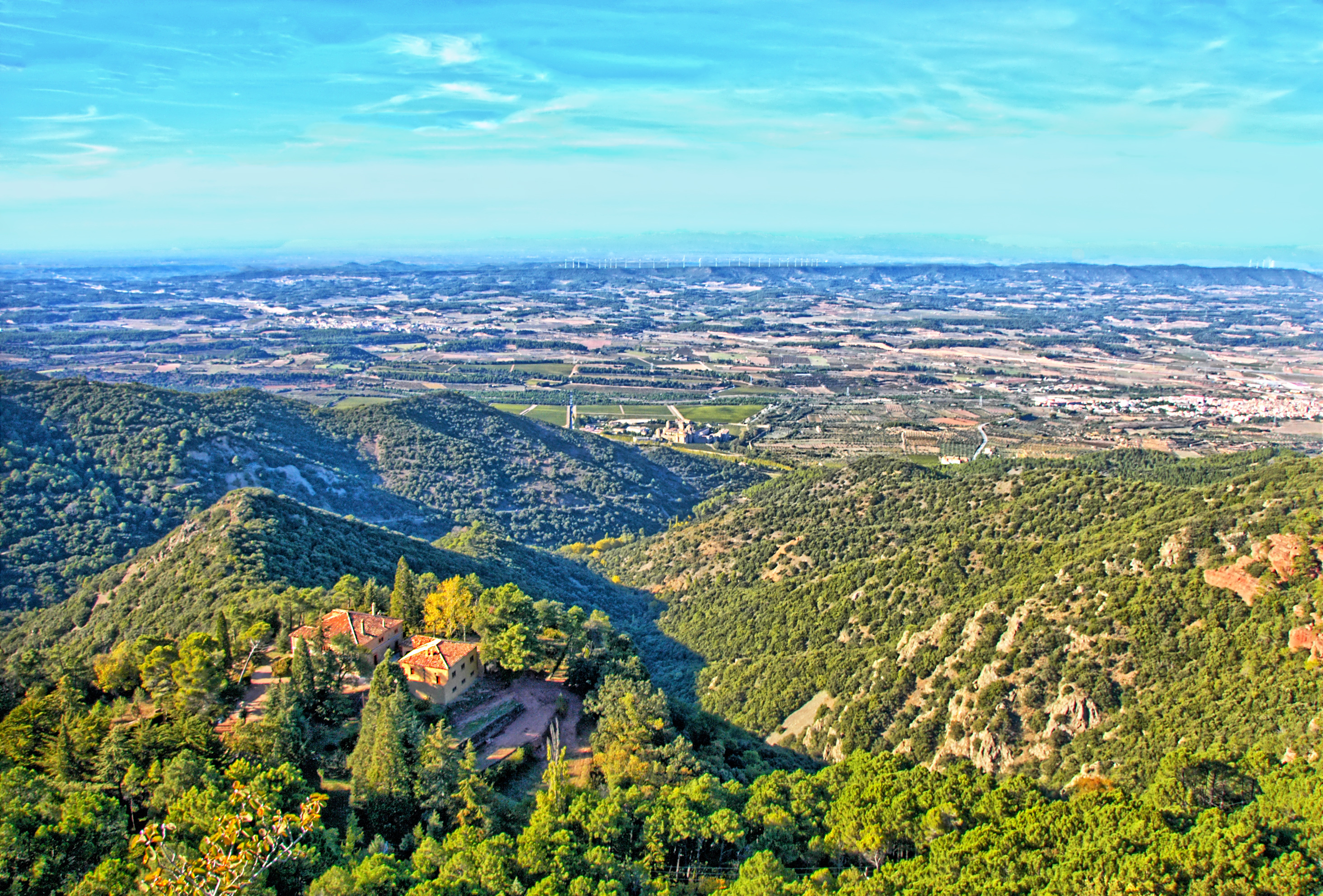 Al mirador de la Pena pel bosc de Poblet