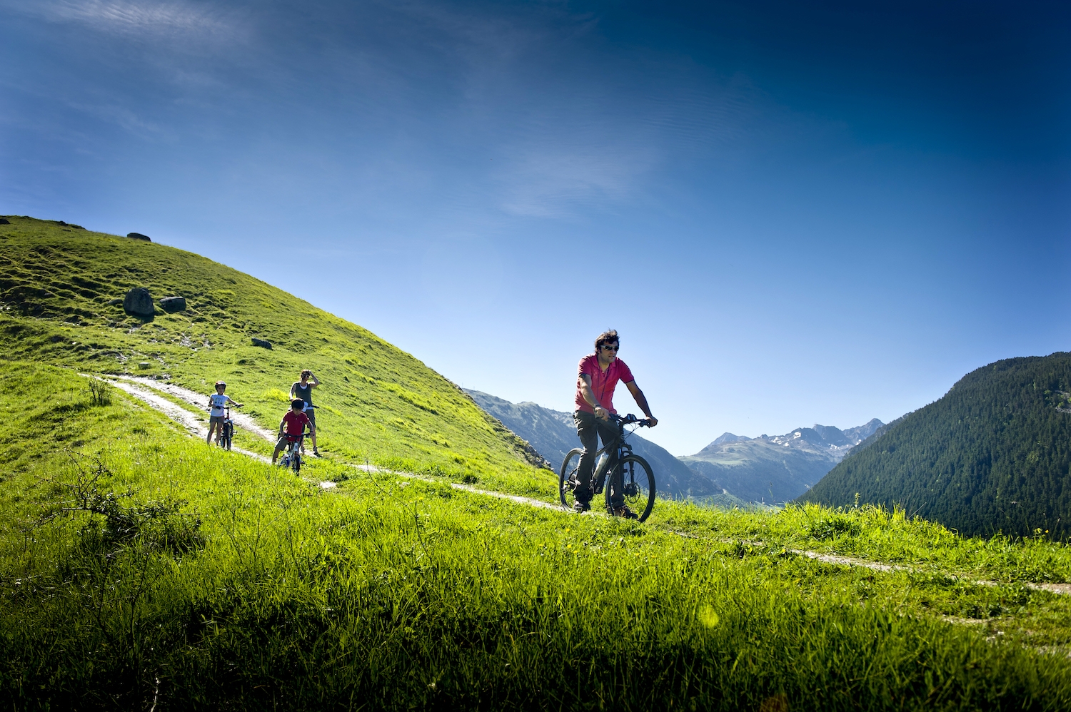 A Betren hi ha el Centre BTT de la Vall d’Aran, on faciliten informació i mapes de les rutes cicloturístiques que es poden fer per la zona