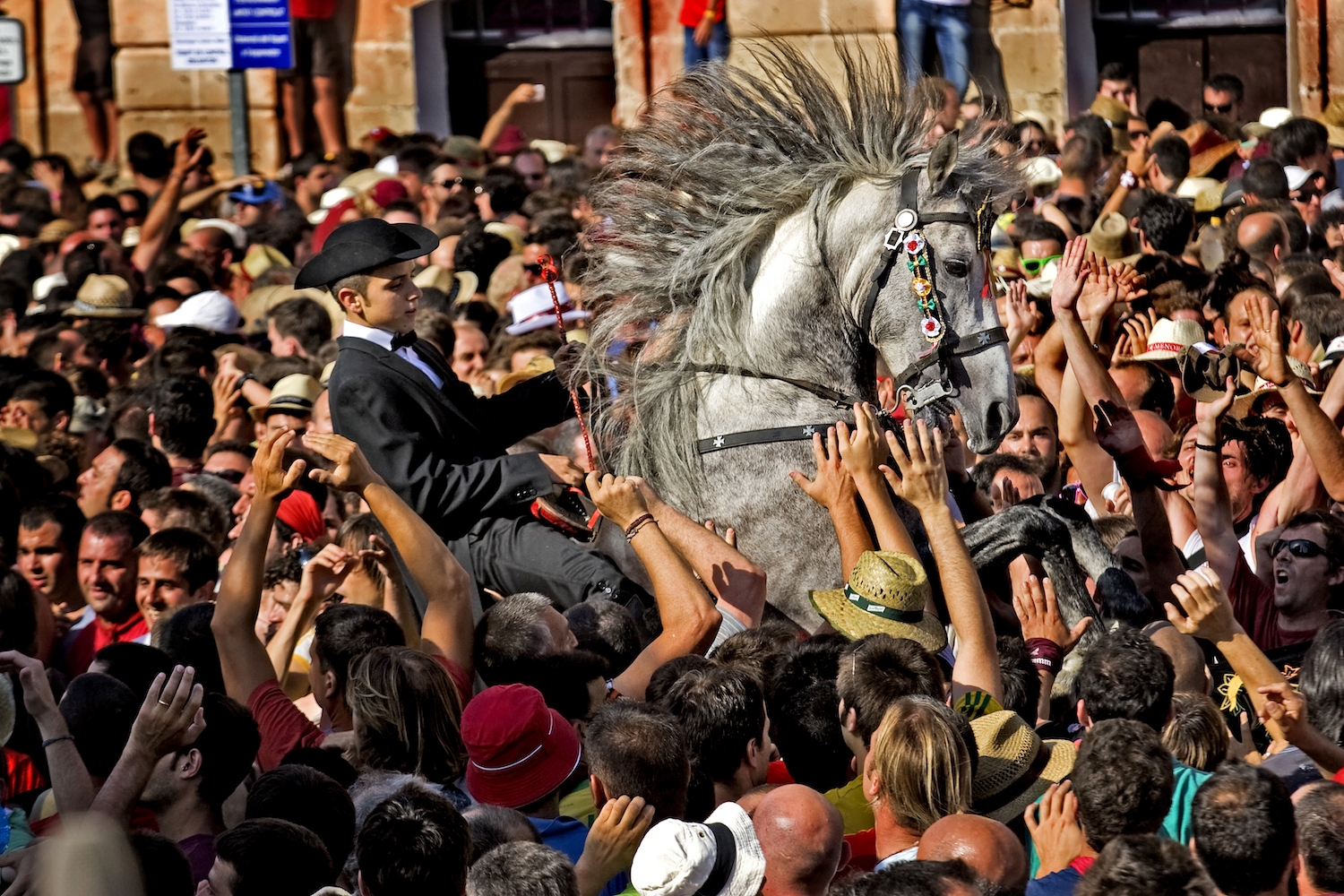 El caragol des Born és el primer circuit de les festes de Sant Joan que fa la colcada