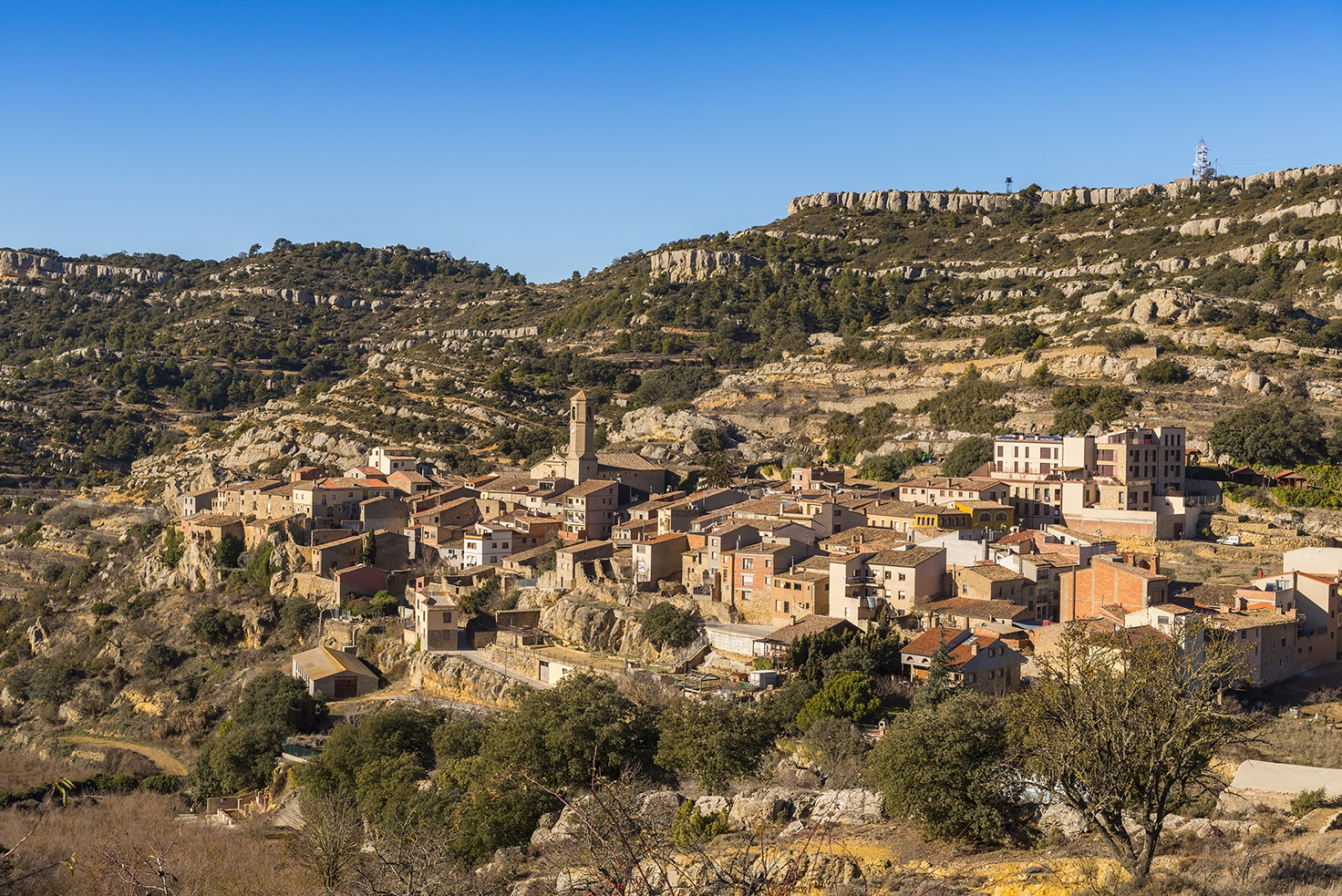 Vilanova de Prades, una vila propera a la cova dels Calaixos.
