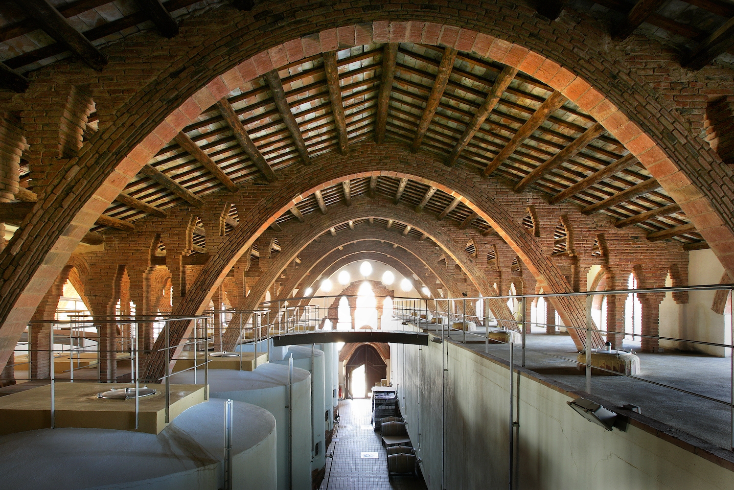 El celler de Nulles, a l'Alt Camp, és una bona mostra del modernisme vitícola