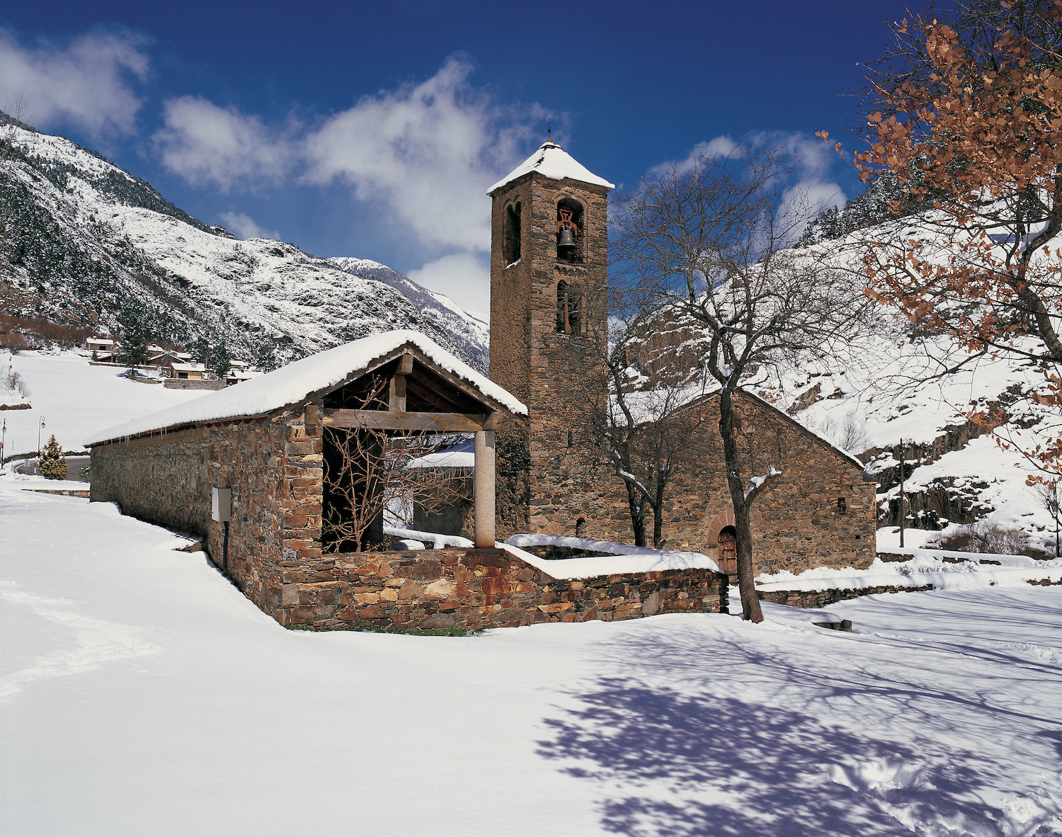 El campanar de Sant Martí de la Cortinada