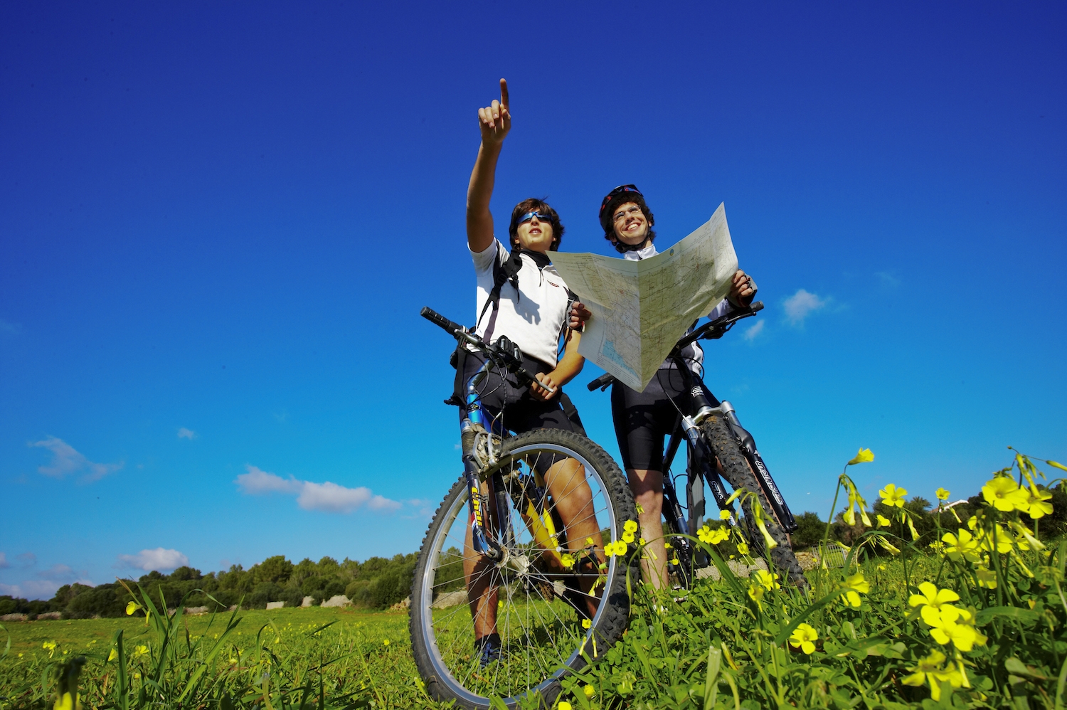 A l’alçada d’Alaior, les pastures i els camps custodien els ciclistes