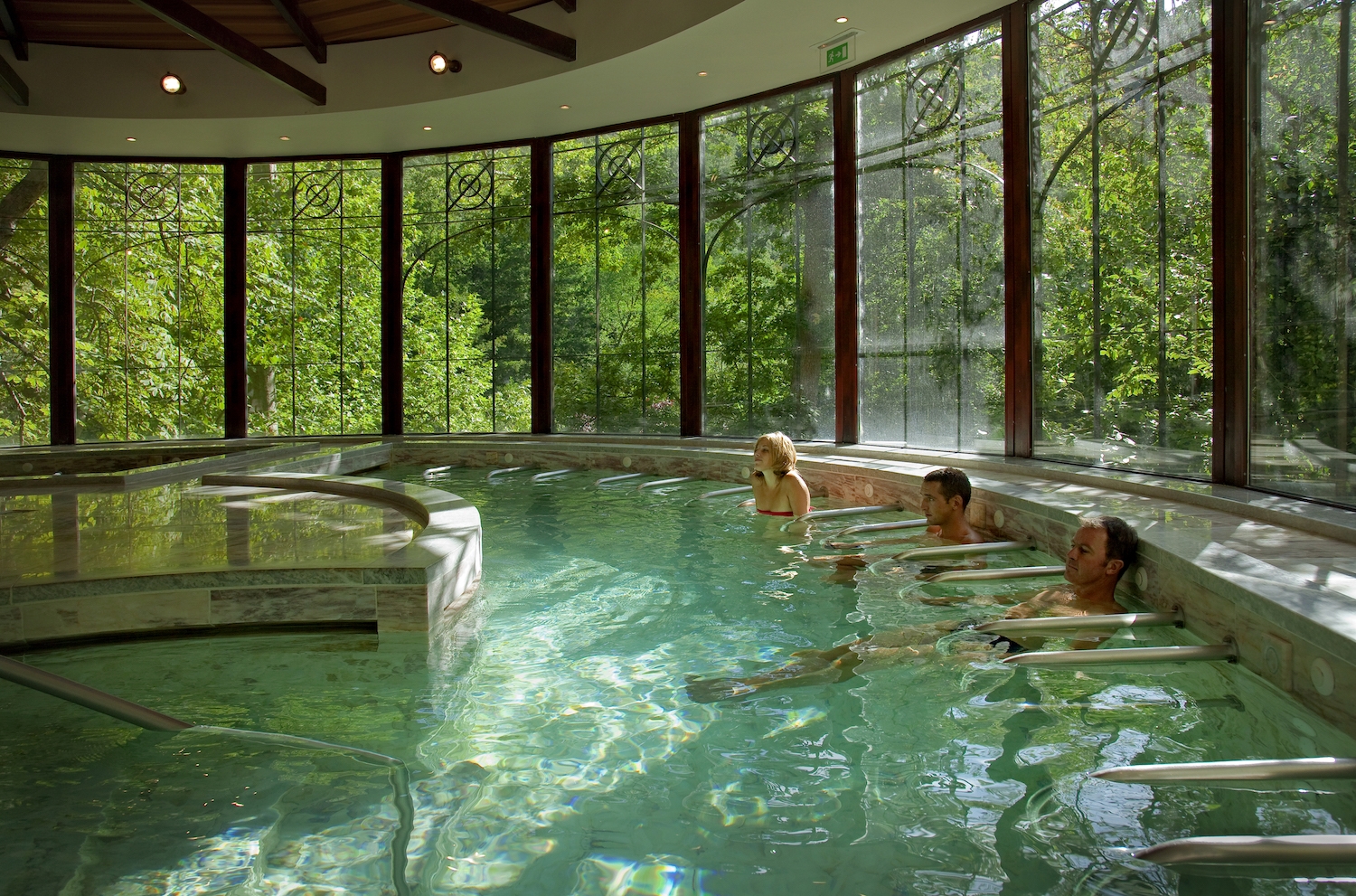 L’aigua termal de Molig és rica en oligoelements i plàncton; se’n pot gaudir a la piscina termal, que té raigs que fan massatges