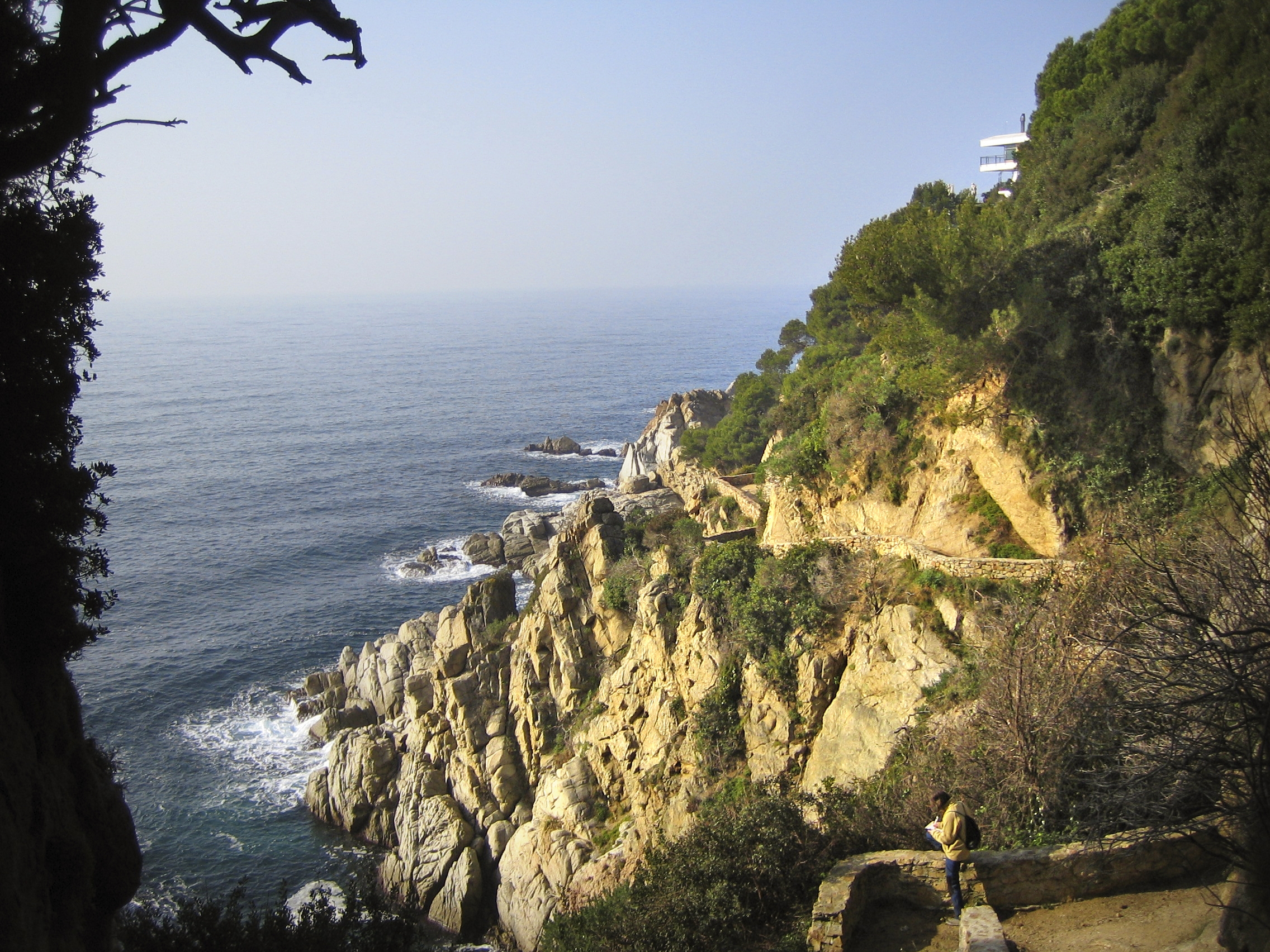 Els paisatges que emmarquen aquesta passejada  entre Tossa de mar i Lloret de mar són idíl·lics i feréstecs a la vegada