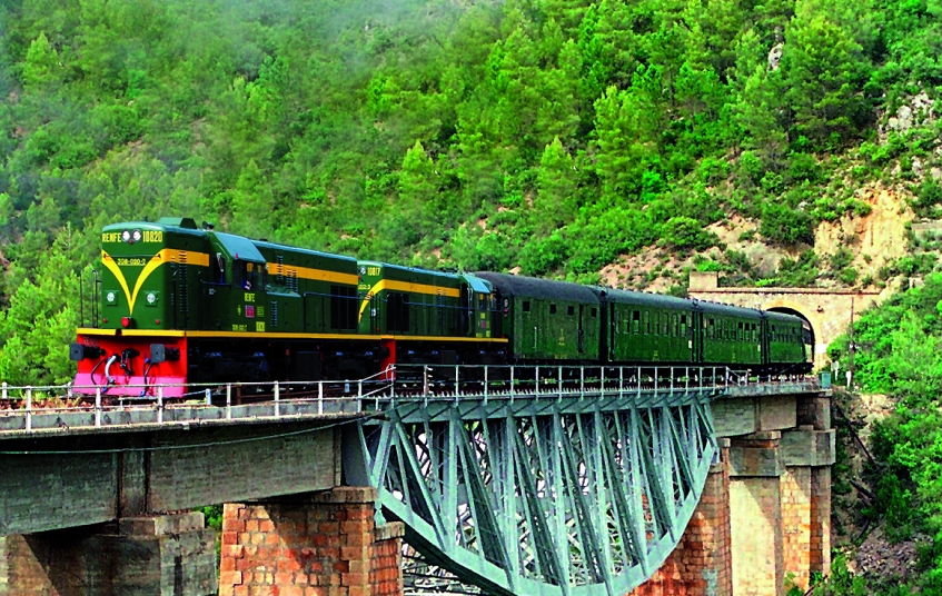 El Tren Històric ofereix una estètica dels anys seixanta El Tren Històric ofereix una estètica dels anys seixanta