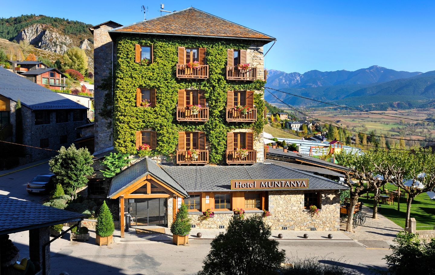 El Cerdanya Ecoresort es troba al poble de Prullans.