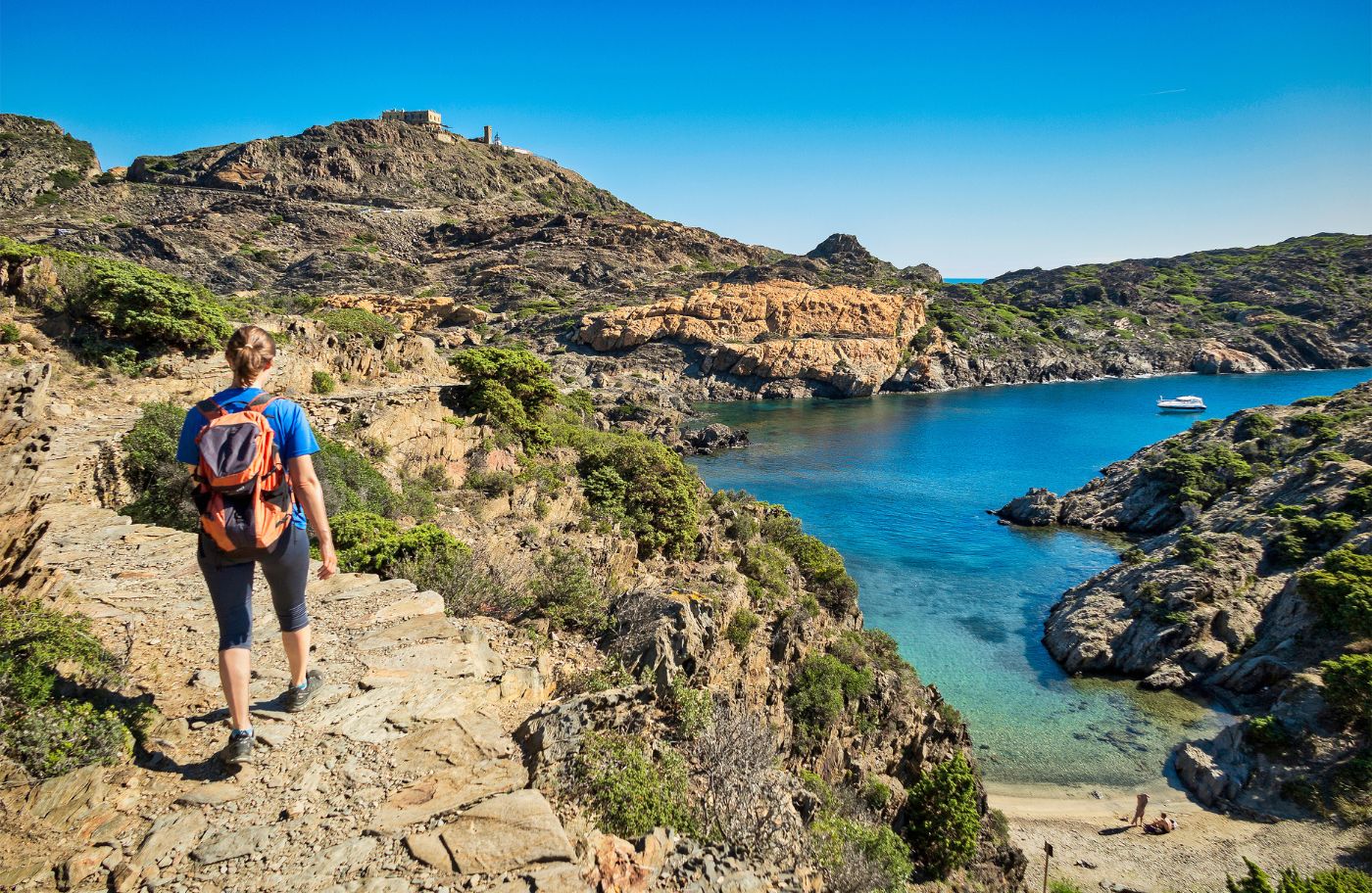 El camí Antic al cap de Creus surt de Cadaqués i arriba fins al far