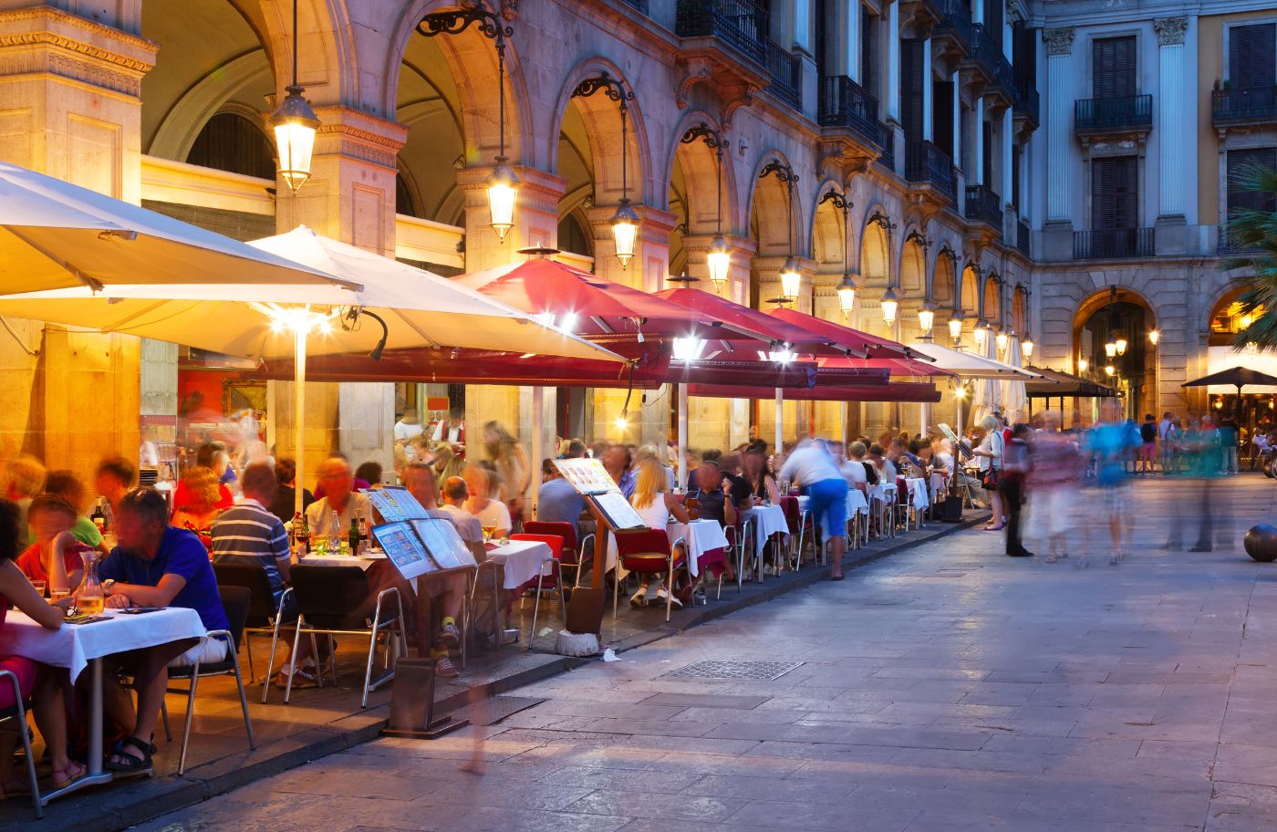 La plaça Reial és un dels espais preferits pels estrangers que visiten Barcelona