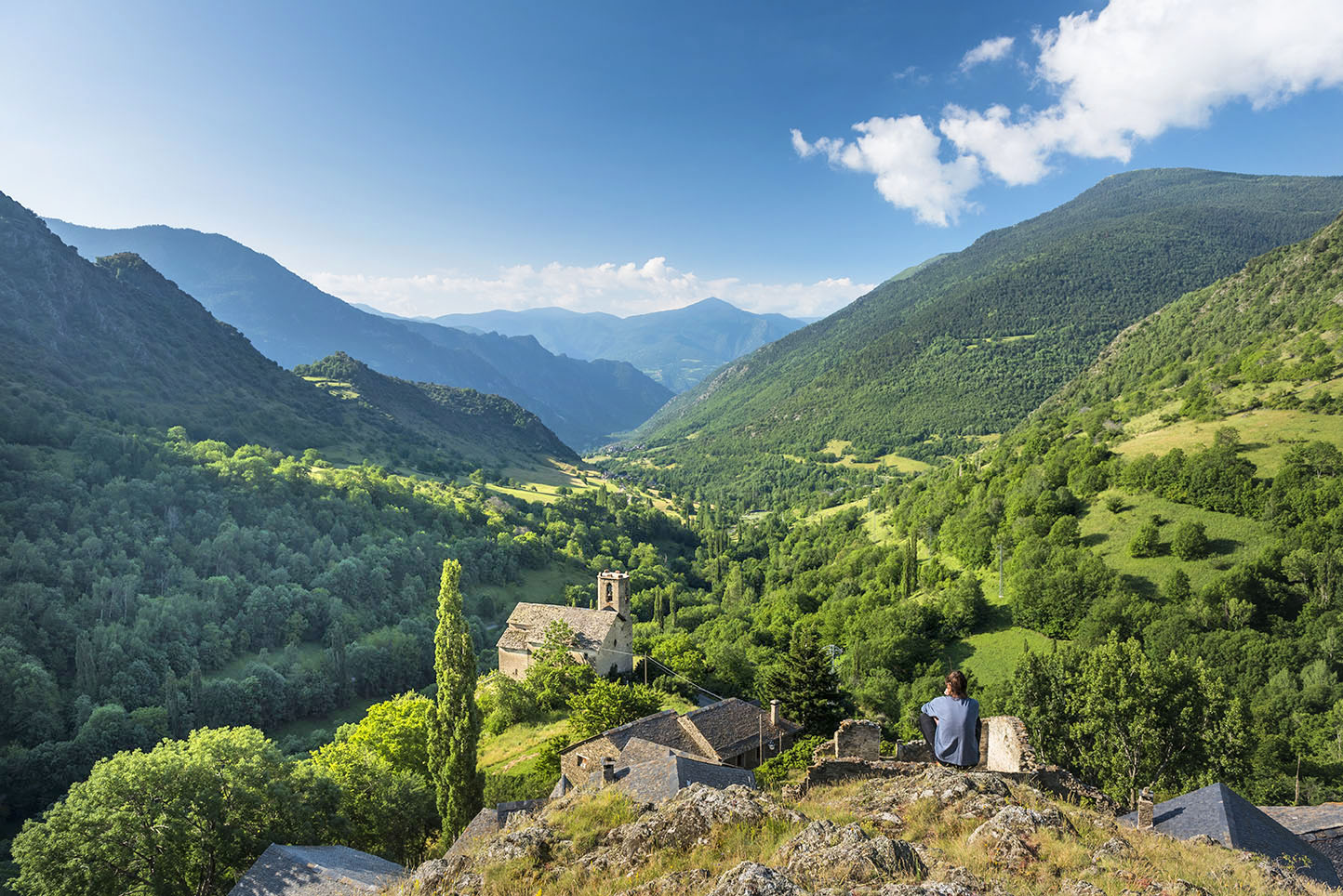 L’església de Santa Eulàlia destaca al petit nucli d’Estaon, a Vall de Cardós.