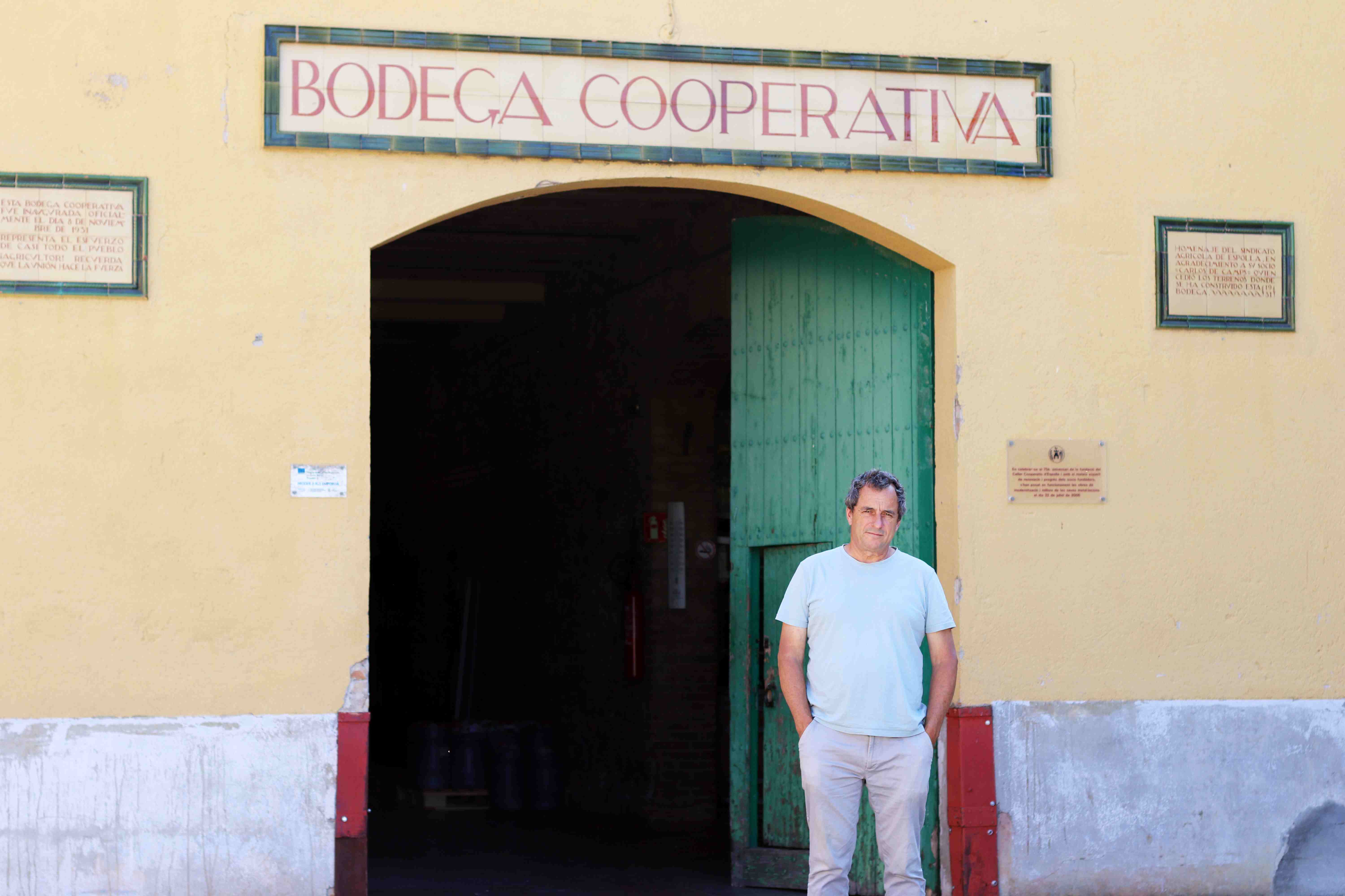 Josep Maria Tegido-Mallart a la porta del celler Josep Maria Tegido-Mallart a la porta del celler