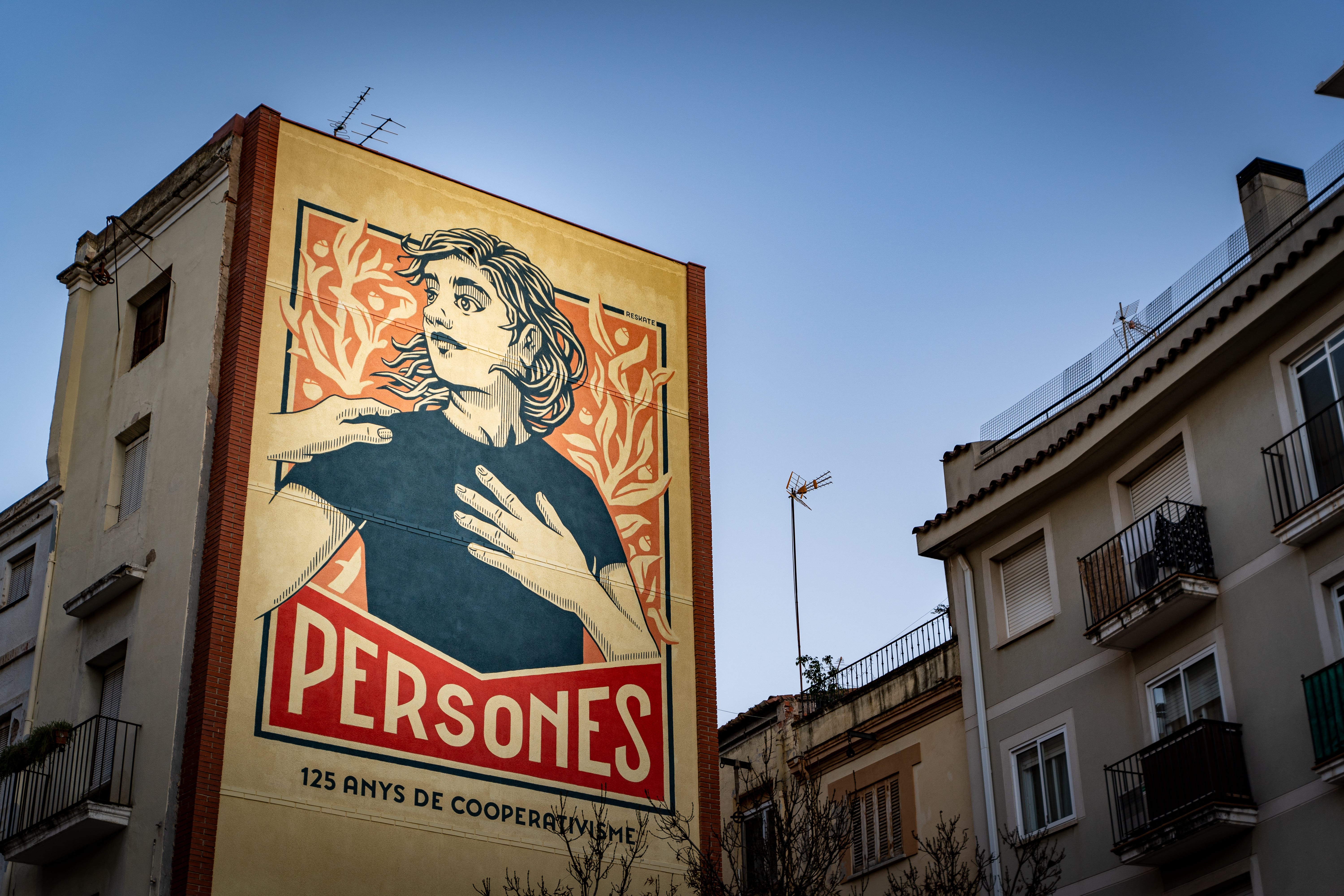 Mural per commemorar els 125 anys de cooperativisme a Catalunya ubicat al nucli antic de Valls, la capital de l'Alt Camp