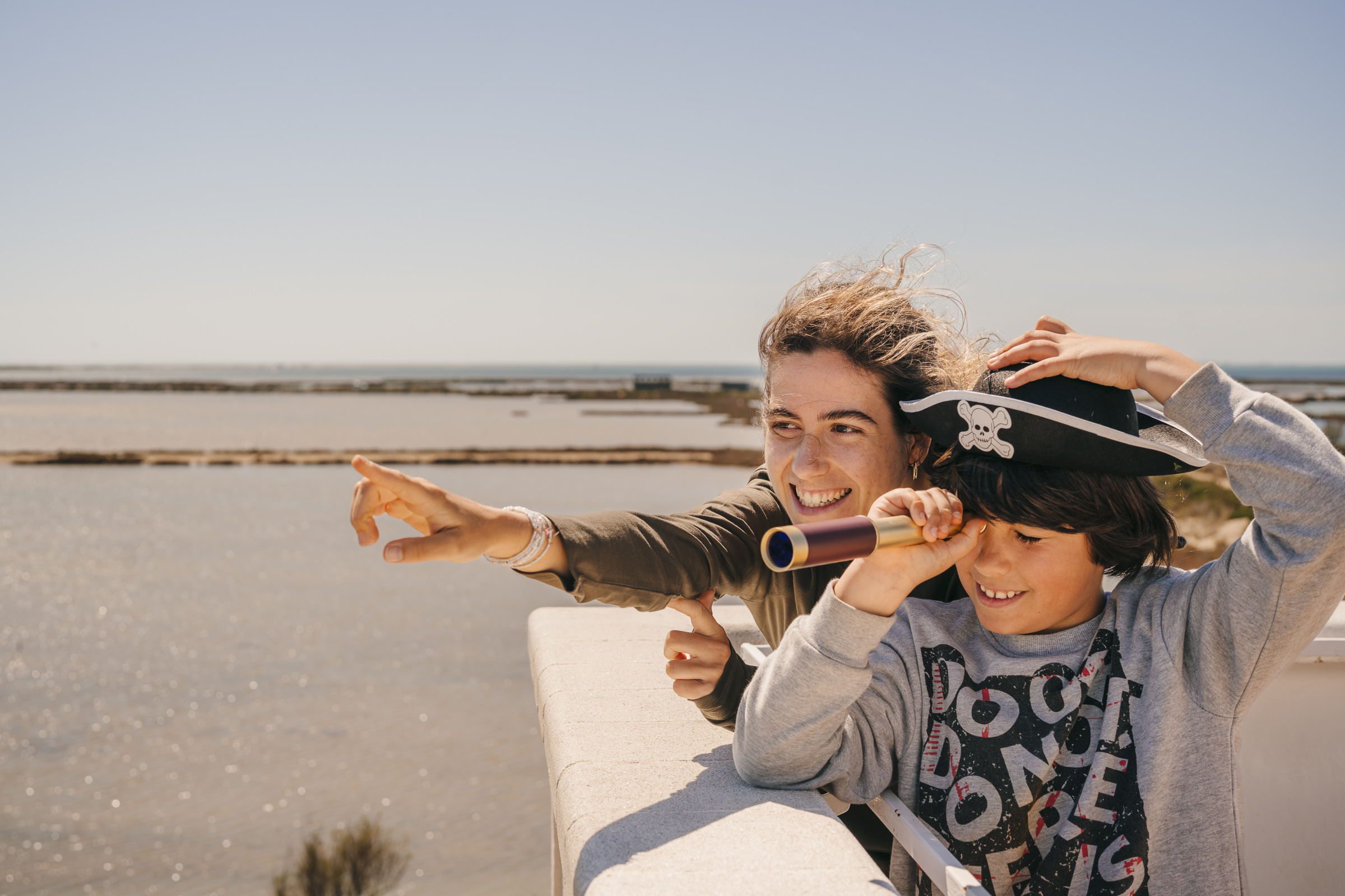 A la recerca dels pirates enemics, a l'activitat 'Missió Pirata' de MónNatura Delta